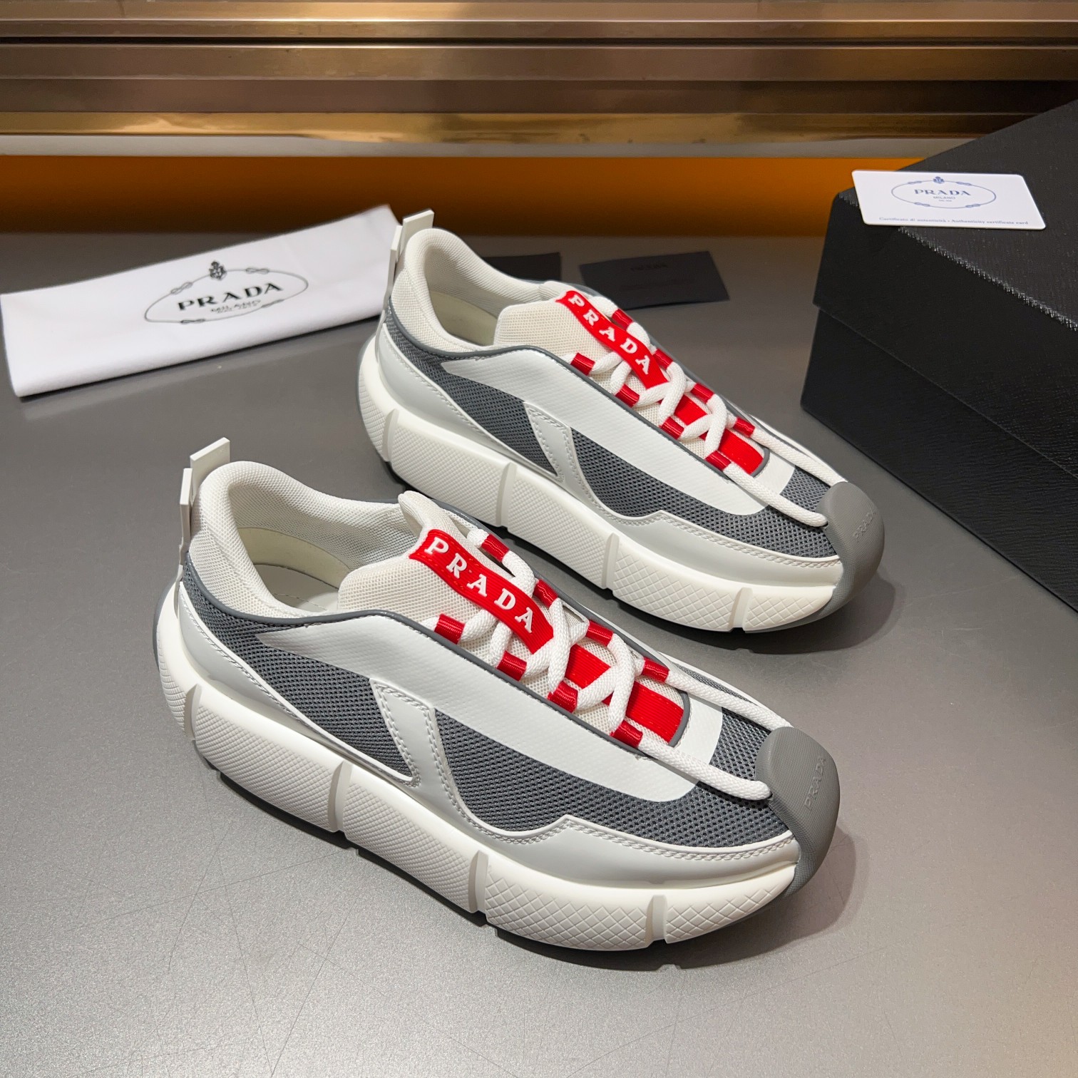 Sitio web oficial 1.1 PRADA/Prada hombres zapatillas de deporte casual de cuero con cordones, cuero 