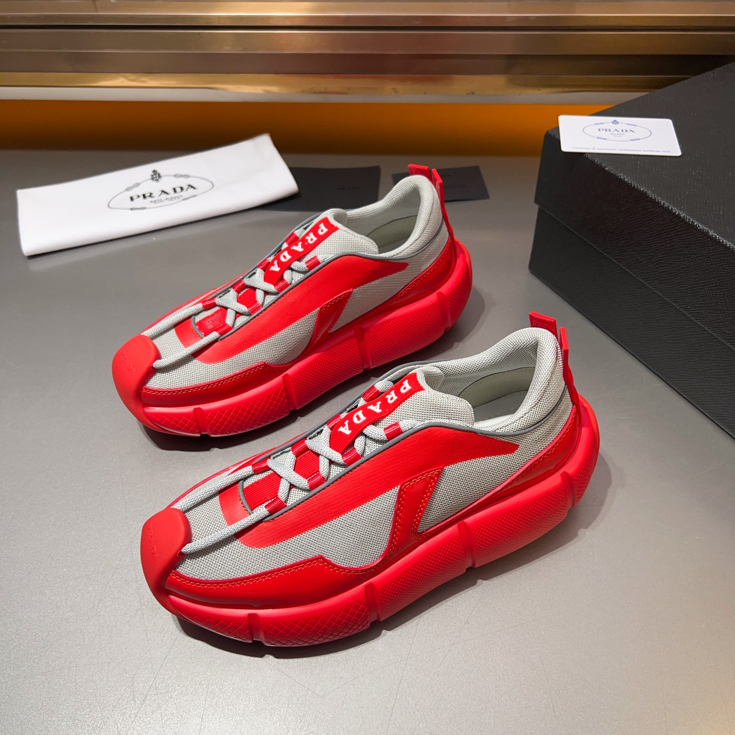 Sitio web oficial 1.1 PRADA/Prada hombres zapatillas de deporte casual de cuero con cordones, cuero 