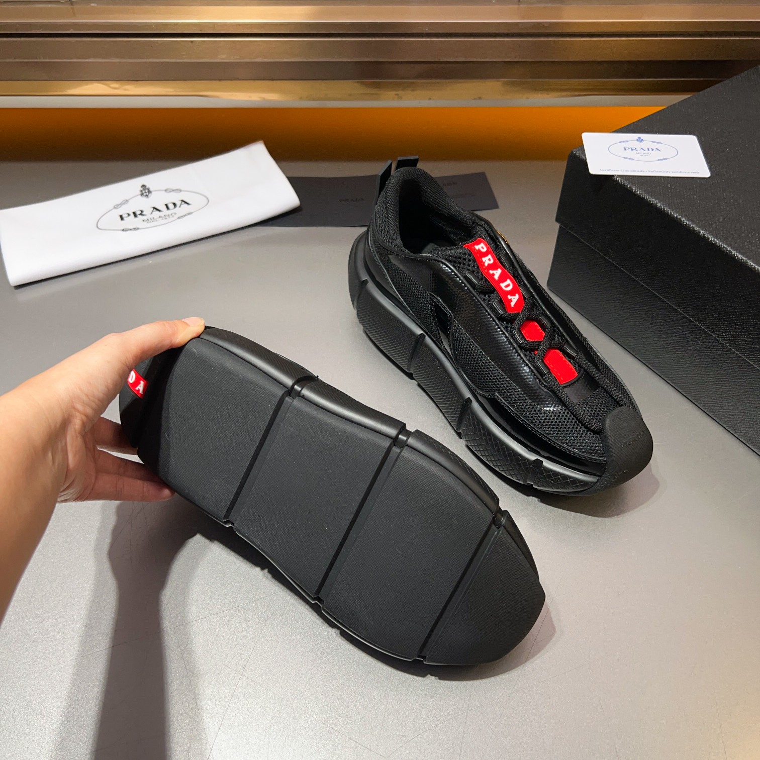 Sitio web oficial 1.1 PRADA/Prada hombres zapatillas de deporte casual de cuero con cordones, cuero 