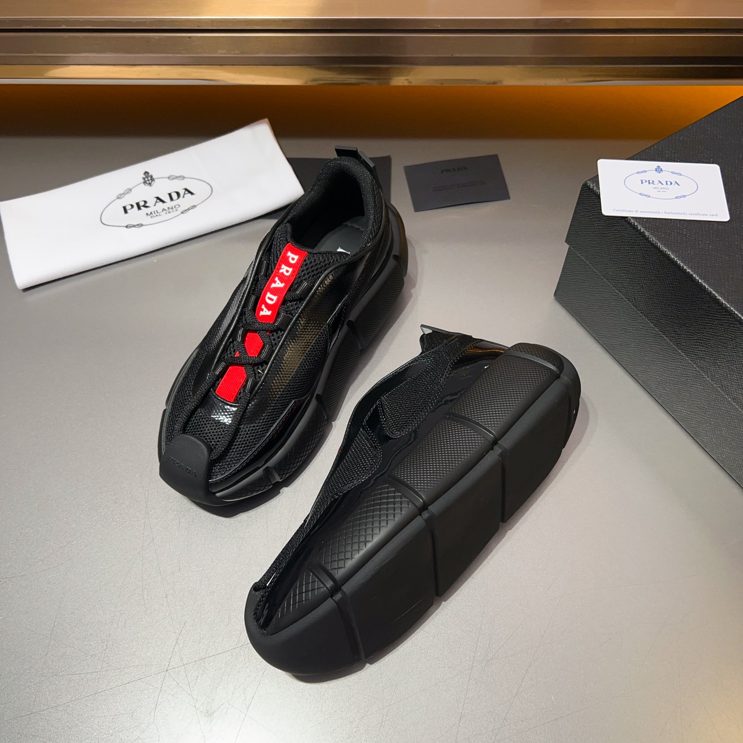 Sitio web oficial 1.1 PRADA/Prada hombres zapatillas de deporte casual de cuero con cordones, cuero 