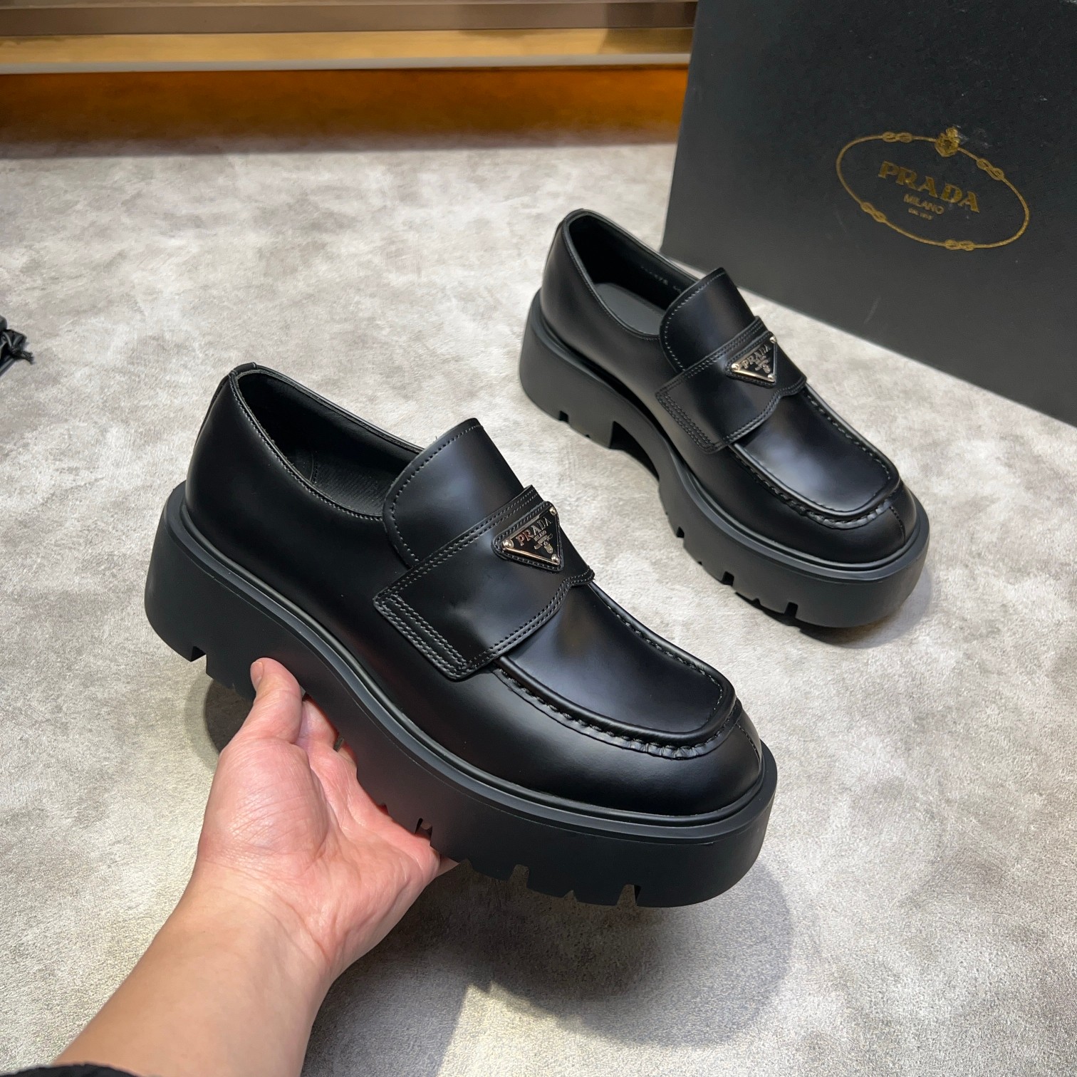 Prada Leather Loafers with Enamel Triangle Logo - Classic Style & Comfort 11 a1735114839149 0542