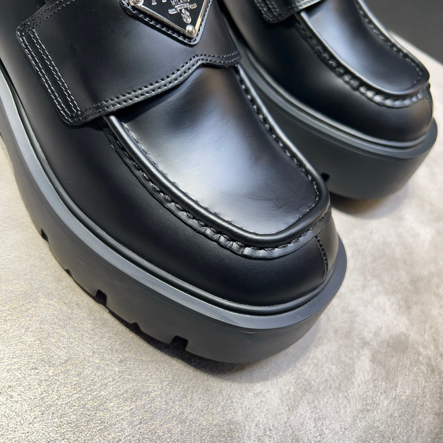Prada Leather Loafers with Enamel Triangle Logo - Classic Style & Comfort 7 a1735114839181 1811