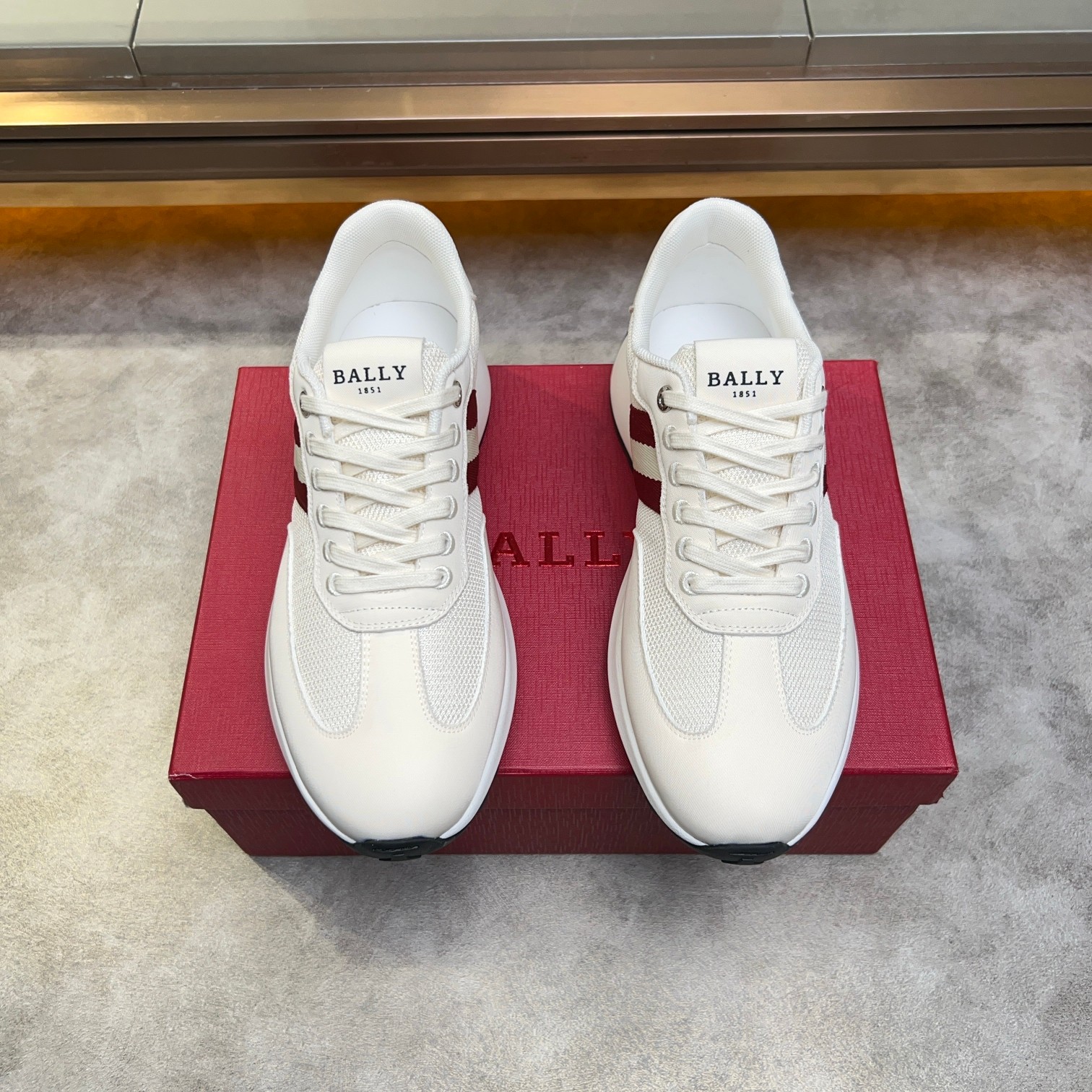 NO:284540,【BALLY】 -Size 38-44 (45 customized) BALLY/Bali Spring and Summer Casual Shoes versatile and modern style!  Various colors ~ All bought the original version 1:1 accurate reproduction and details with Vibram Megagrip outsole. The upper is made of lycra cloth and mesh. The original webbing logo is printed on the side of the shoe to ensure that the shoes maintain outstanding performance. Easy to adapt to damp and dry ground. Encounter comfortable wearing experience, bally19860909【BALLY】 -Size 38-44（45定做） BALLY/巴利 春夏休闲鞋 百搭现代风格！ 多种配色～ 均花血本购入原版1:1精准复刻、细节 配以Vibram Megagrip外底 鞋面采用莱卡布拼拉网布 鞋身侧面印饰原版织带标识 确保鞋履保持出众性能 轻松适应潮湿及干燥地面 邂逅舒适穿着体验,,bally,Men's shoes