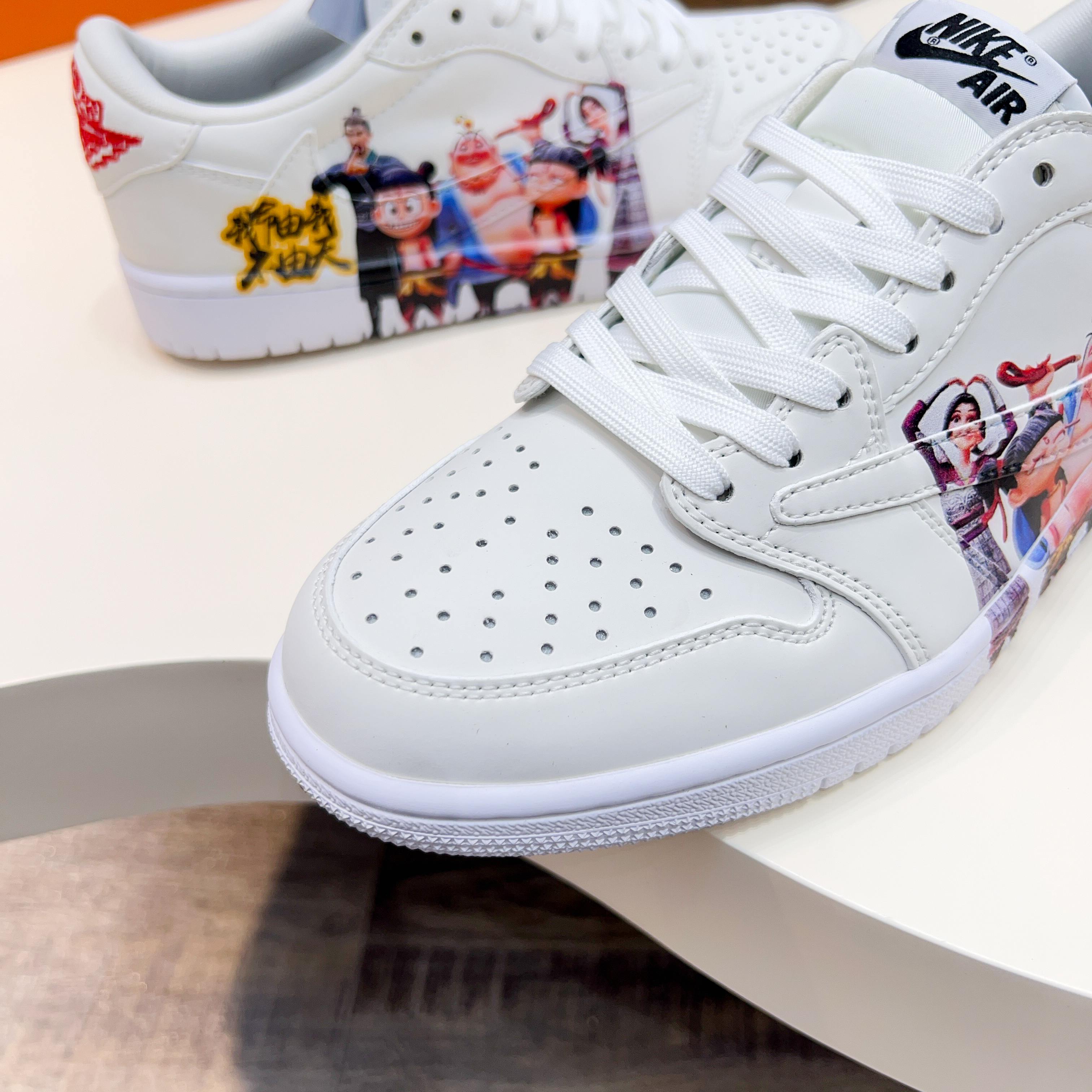 L.v x Nike Low-Top Sneakers in White Leather with Cartoon Print 5 a1741921260857 5523