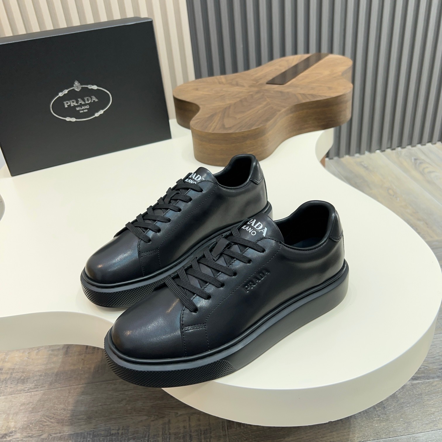 320Prada / Prada zapatillas de deporte con cordones Guan produjeron bienes feroz superior muestran v