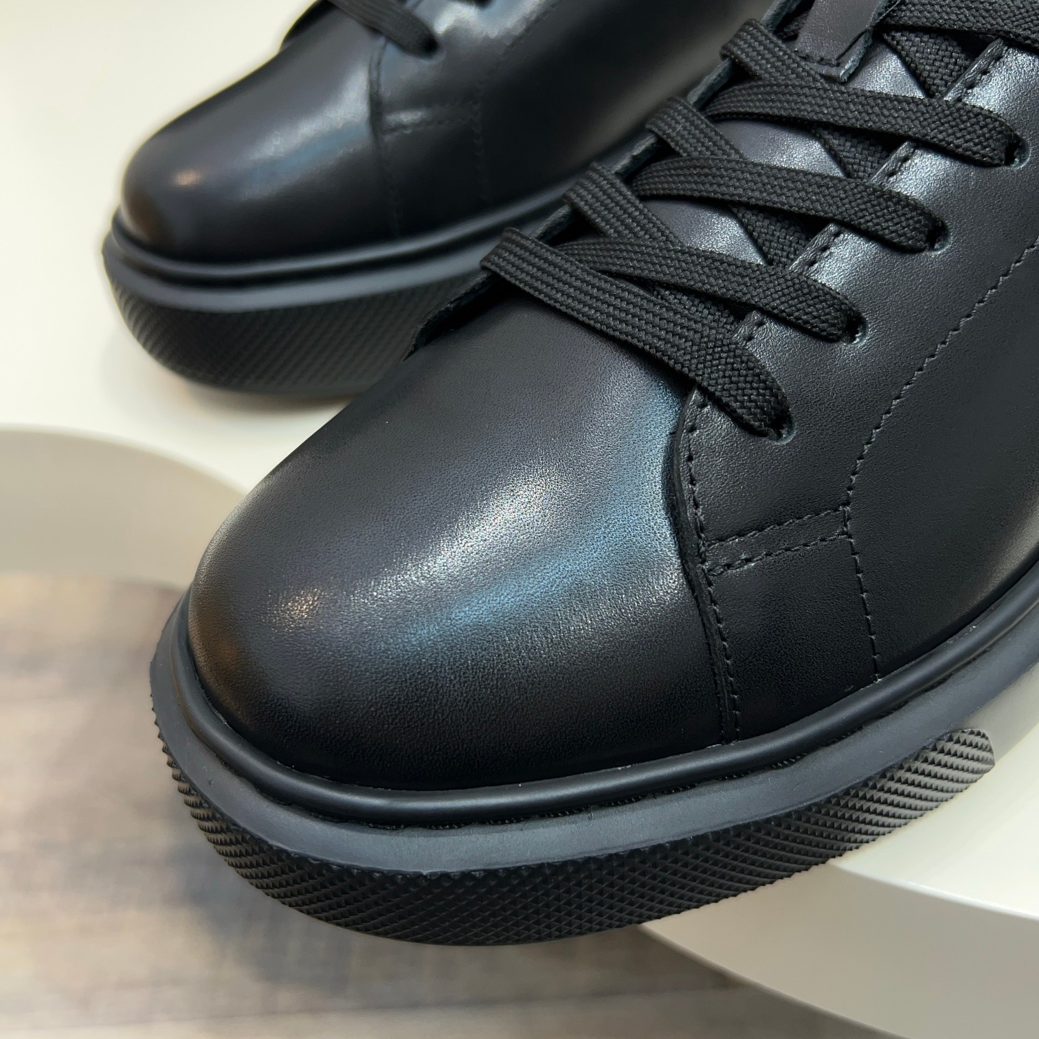 320Prada / Prada zapatillas de deporte con cordones Guan produjeron bienes feroz superior muestran v
