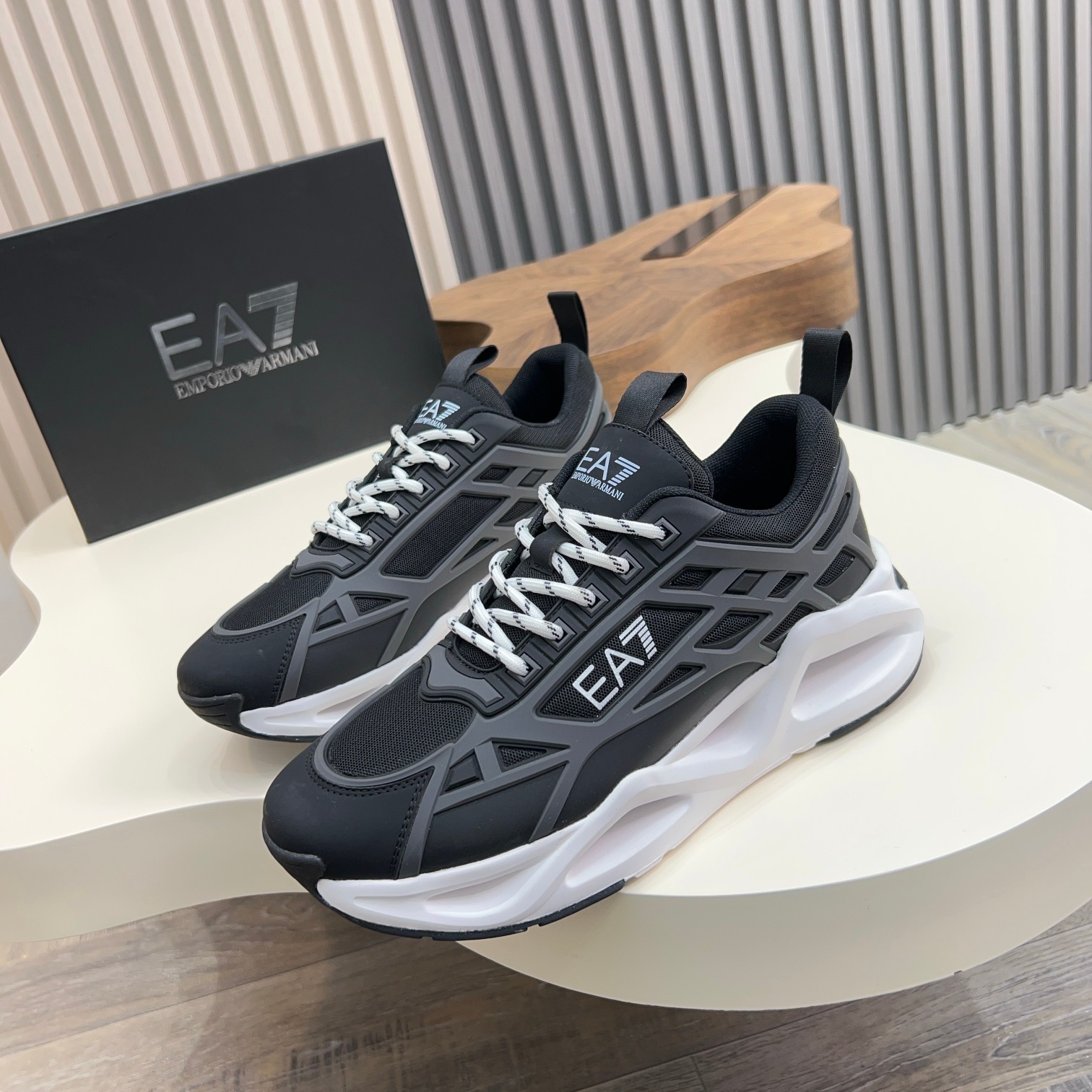 Emporio Armani Men's EA7 Sneakers, Stylish and Comfortable, Sizes 39-44 1 Emporio Armani Men's EA7 Sneakers, Stylish and Comfortable, Sizes 39-44