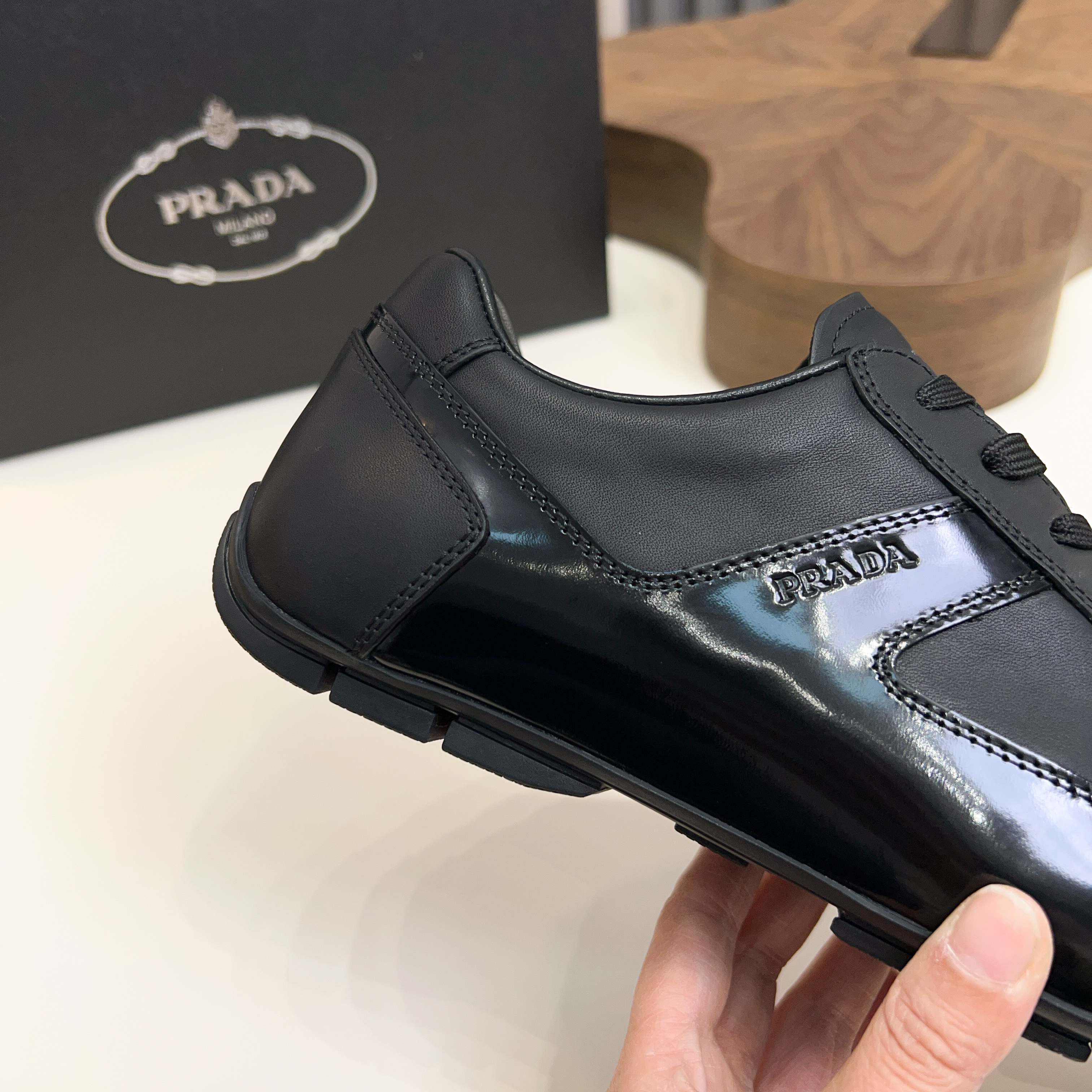 Prada Wind Series Men's Leather Sneakers - Comfortable and Stylish 8 a1743510205897 2686