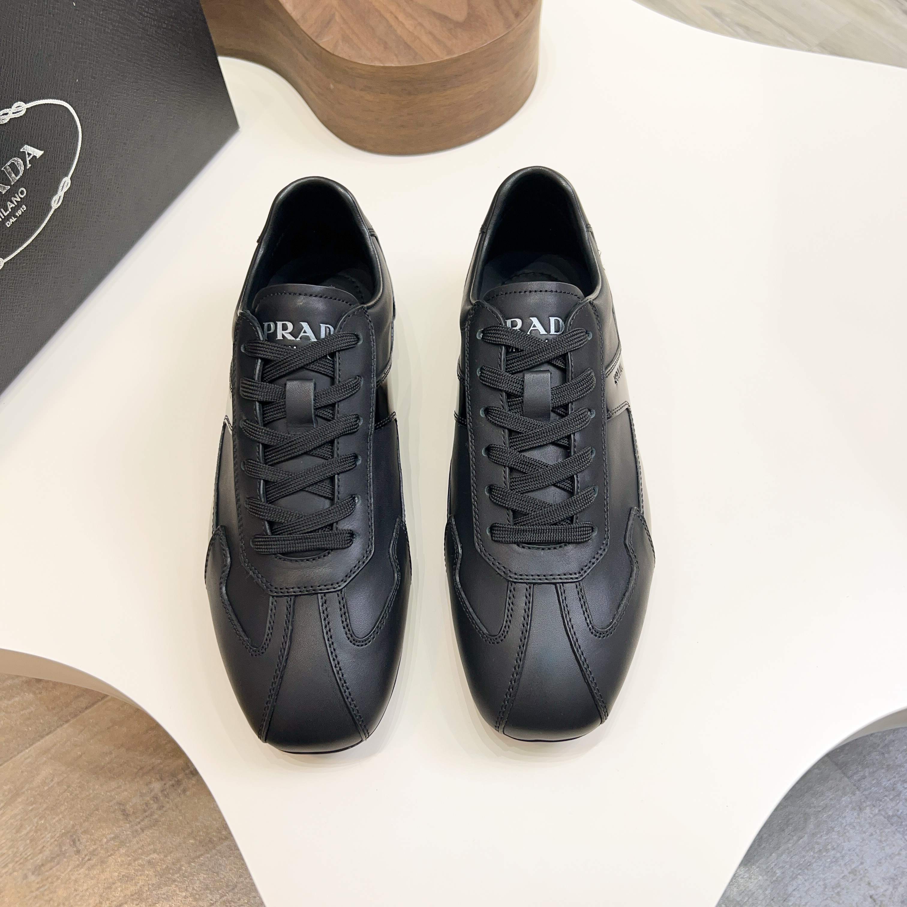 Prada Wind Series Men's Leather Sneakers - Comfortable and Stylish 11 a1743510206159 3556