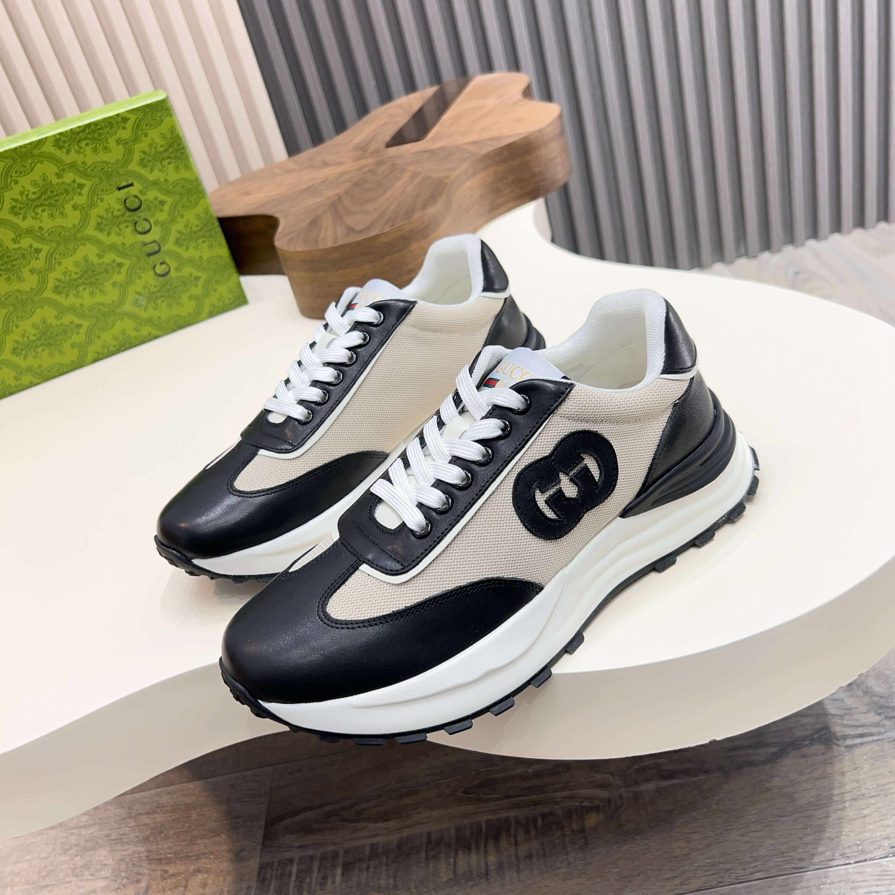 Gucci Men's Leather Sneakers - Comfortable, Stylish, and Detailed Design 1 Gucci Men's Leather Sneakers - Comfortable, Stylish, and Detailed Design