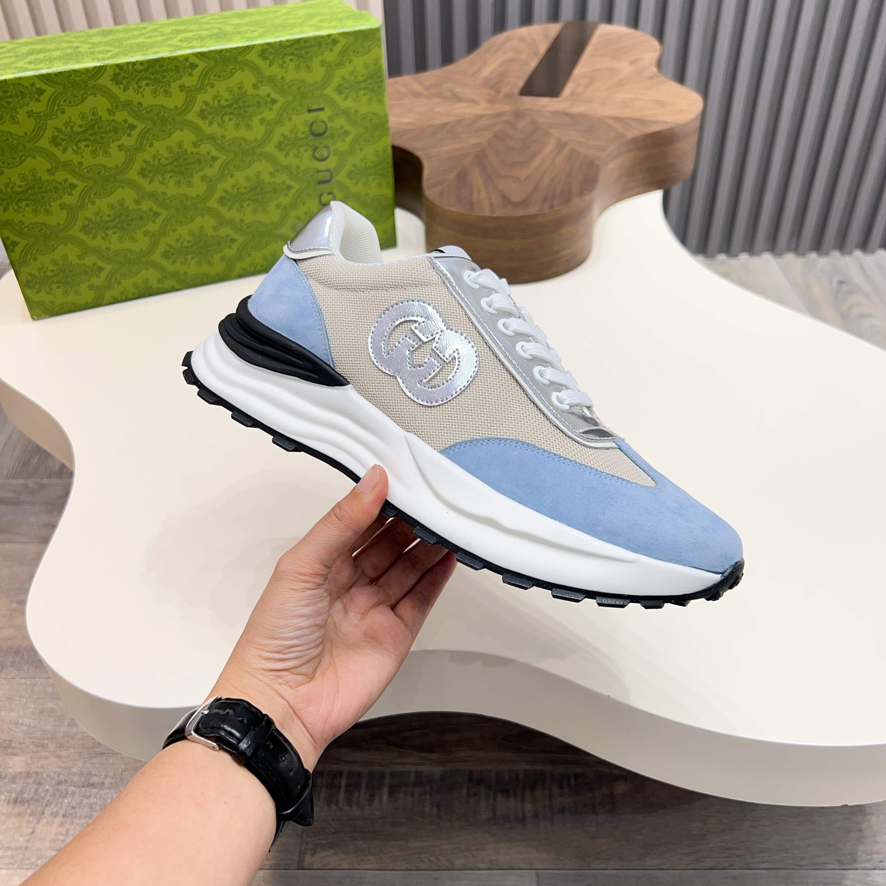 Gucci Men's Leather Sneakers - Comfortable, Stylish, and Handcrafted 6 a1744496548950 0148