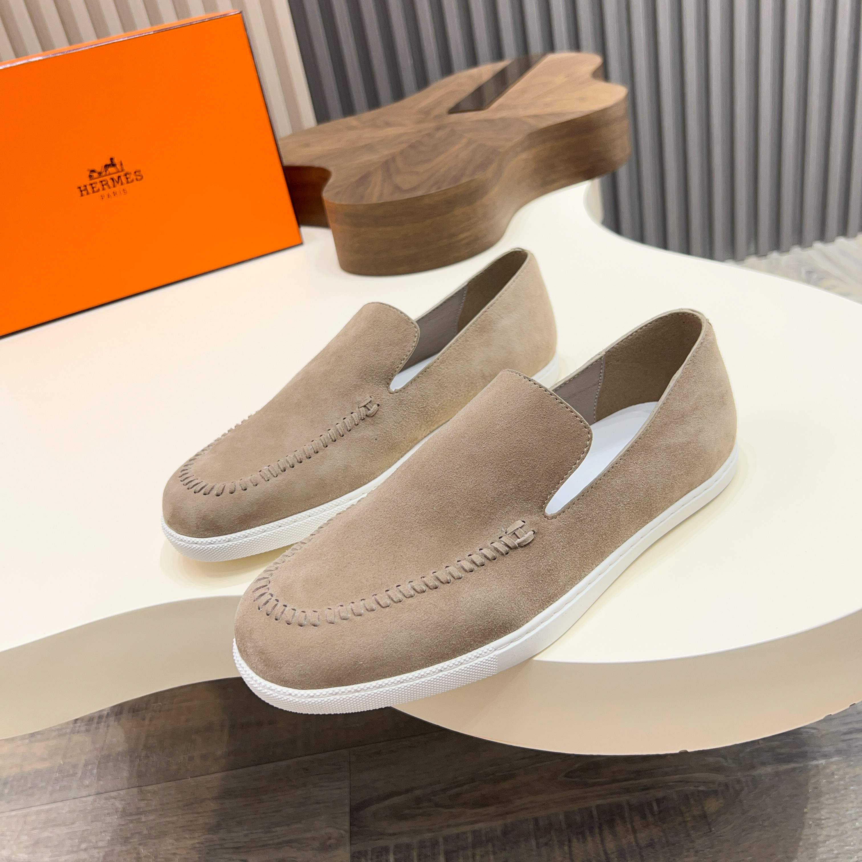 Hermès Men's Suede Loafers - Comfortable & Stylish Slip-Ons, Sizes 39-44 1 Hermès Men's Suede Loafers - Comfortable & Stylish Slip-Ons, Sizes 39-44