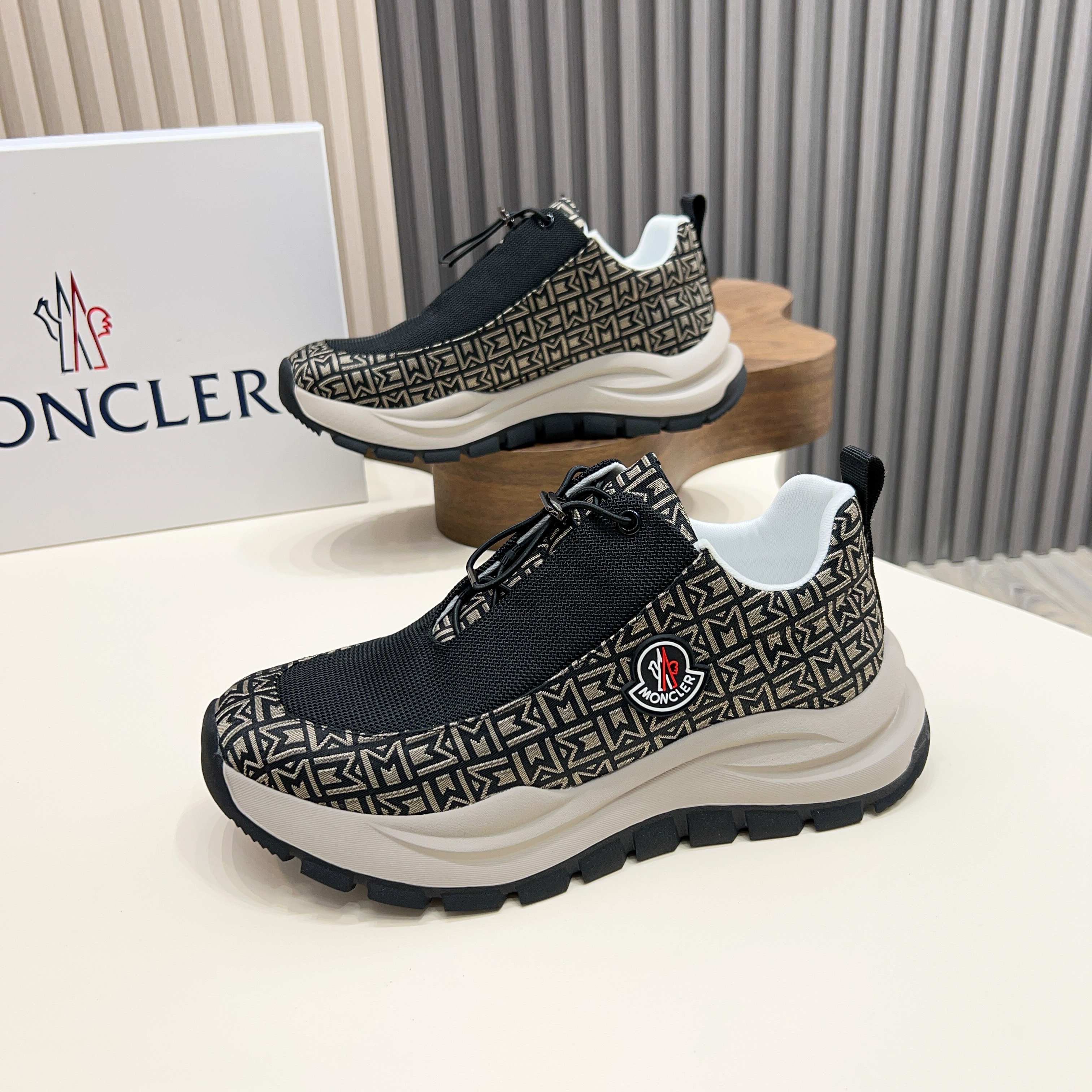 Moncler Men's Lace-Up Casual Sneakers - Comfortable & Slip-Resistant 11 a1745101690561 2027