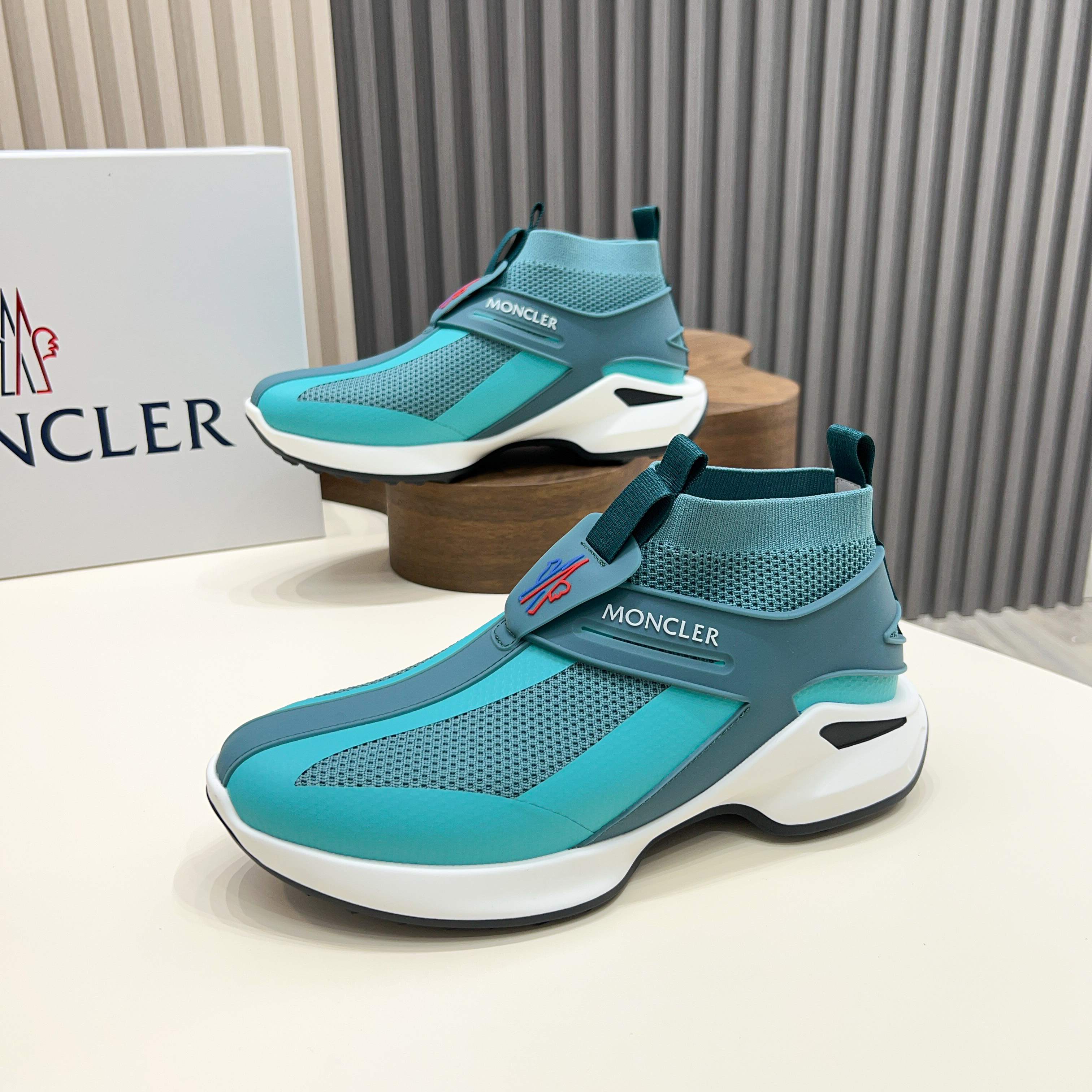 Moncler Men's Lace-Up Casual Sneakers: Comfort, Style, and Innovation 11 a1745122883401 6631
