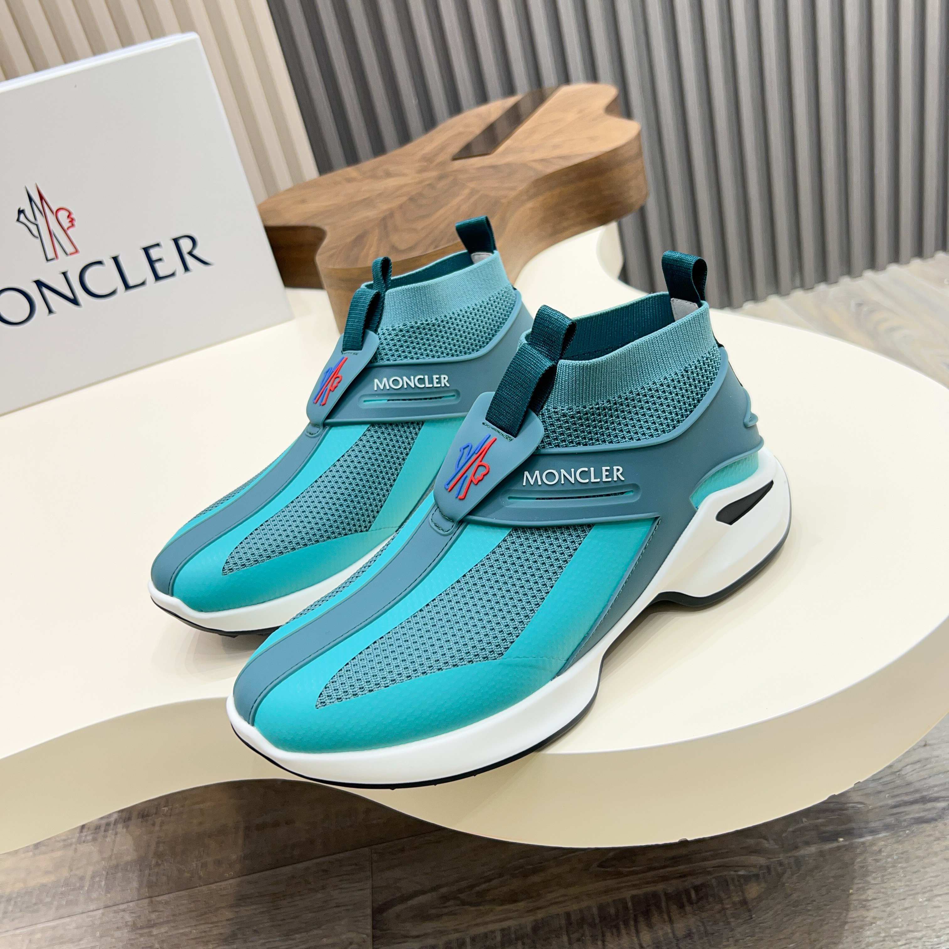 Moncler Men's Lace-Up Casual Sneakers: Comfort, Style, and Innovation 1 Moncler Men's Lace-Up Casual Sneakers: Comfort, Style, and Innovation