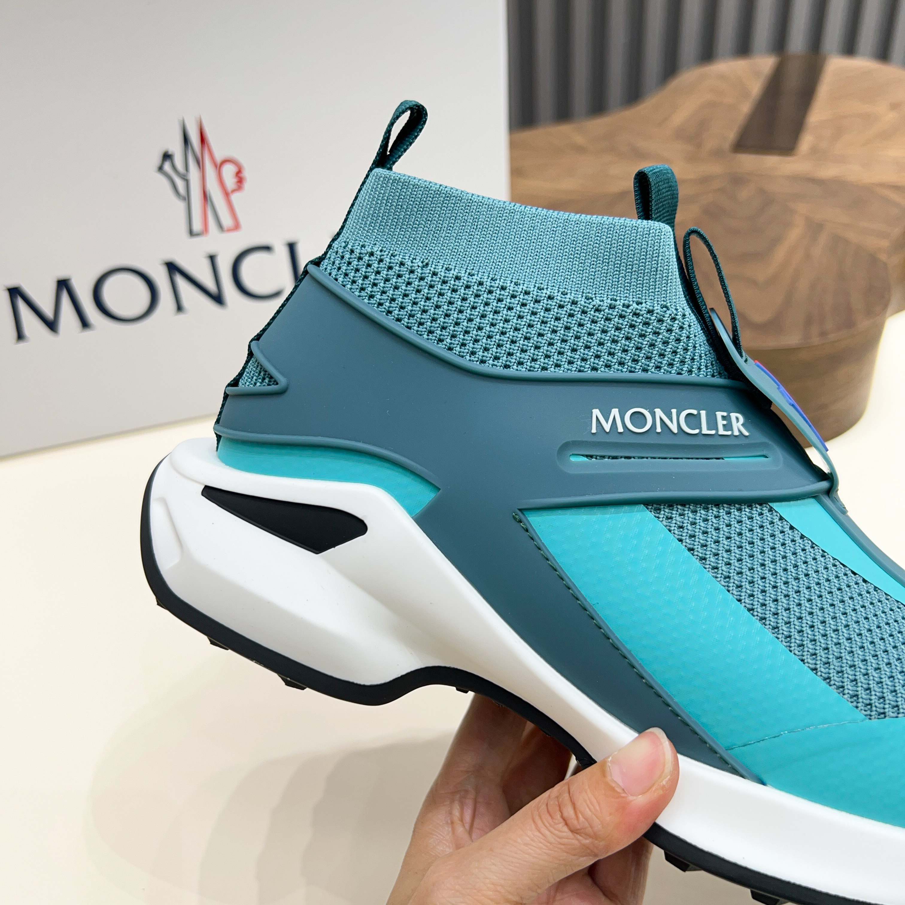 Moncler Men's Lace-Up Casual Sneakers: Comfort, Style, and Innovation 8 a1745122885404 1306