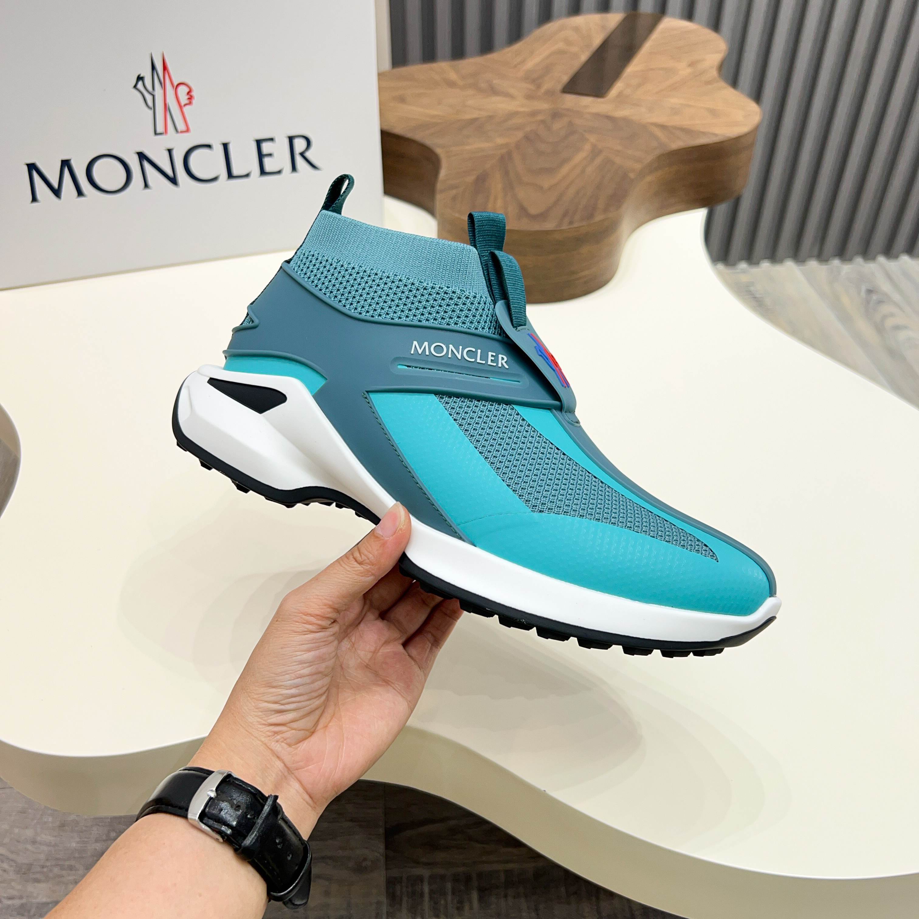 Moncler Men's Lace-Up Casual Sneakers: Comfort, Style, and Innovation 6 a1745122885831 4355