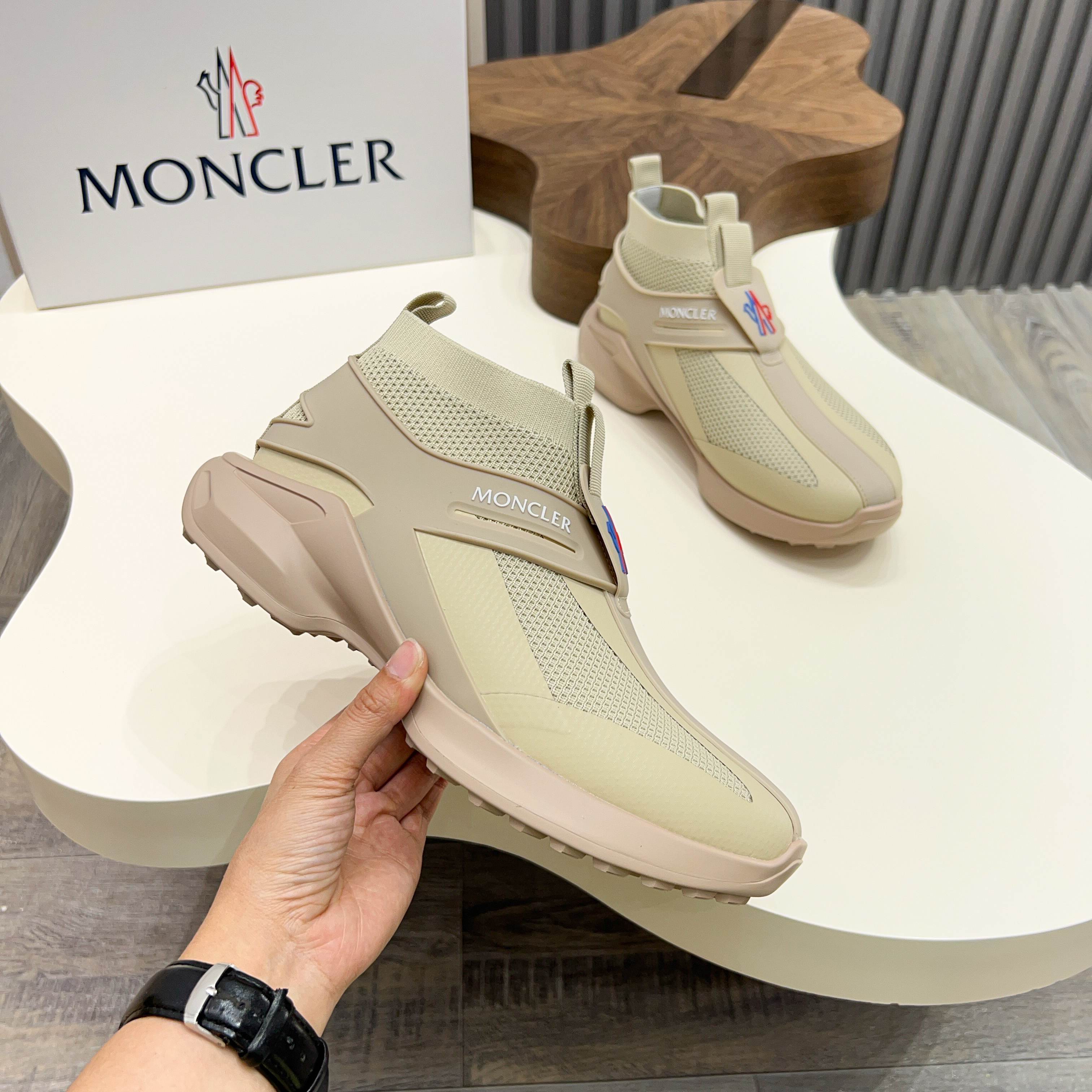 Moncler Men's Lace-Up Casual Sneakers Comfortable Non-Slip Fashion Shoes 3 a1745122977272 1778