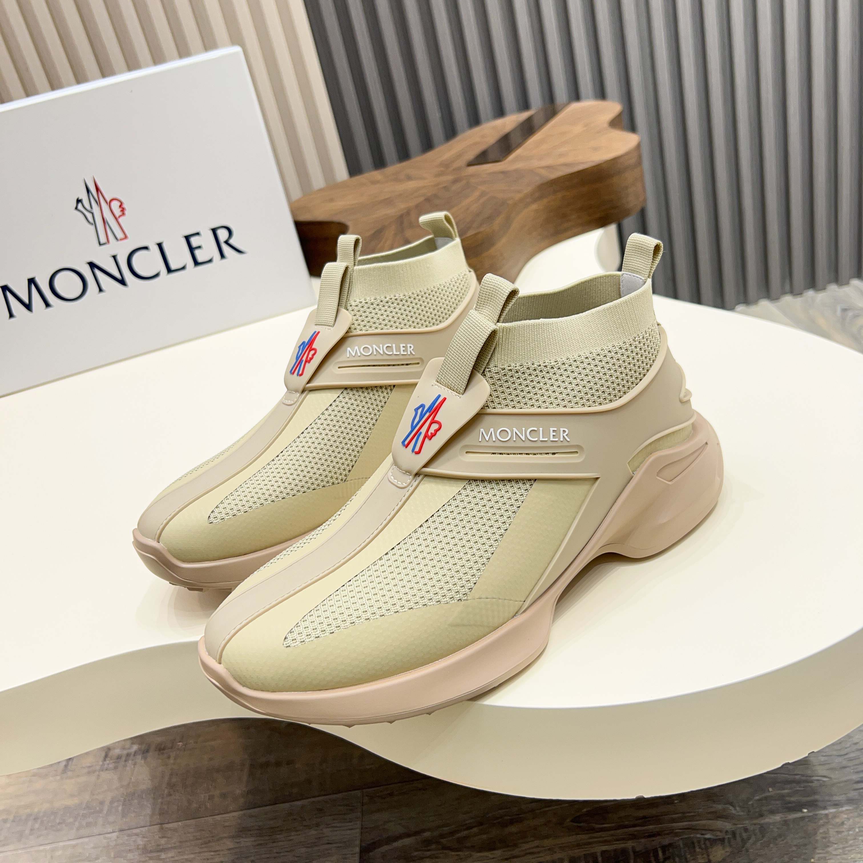 Moncler Men's Lace-Up Casual Sneakers Comfortable Non-Slip Fashion Shoes 2 a1745122977613 4030