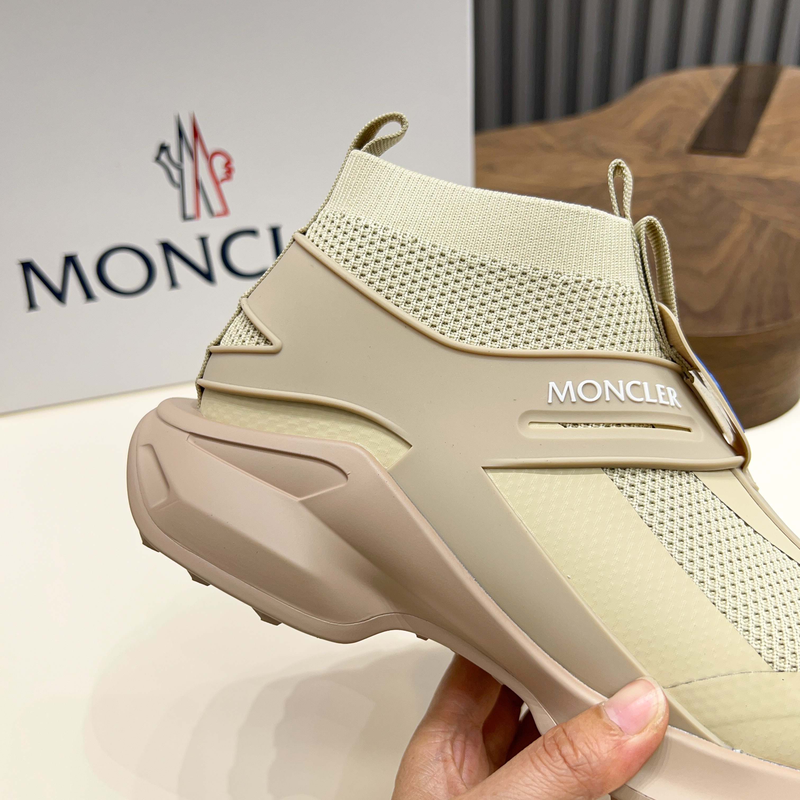 Moncler Men's Lace-Up Casual Sneakers Comfortable Non-Slip Fashion Shoes 8 a1745122980157 2243