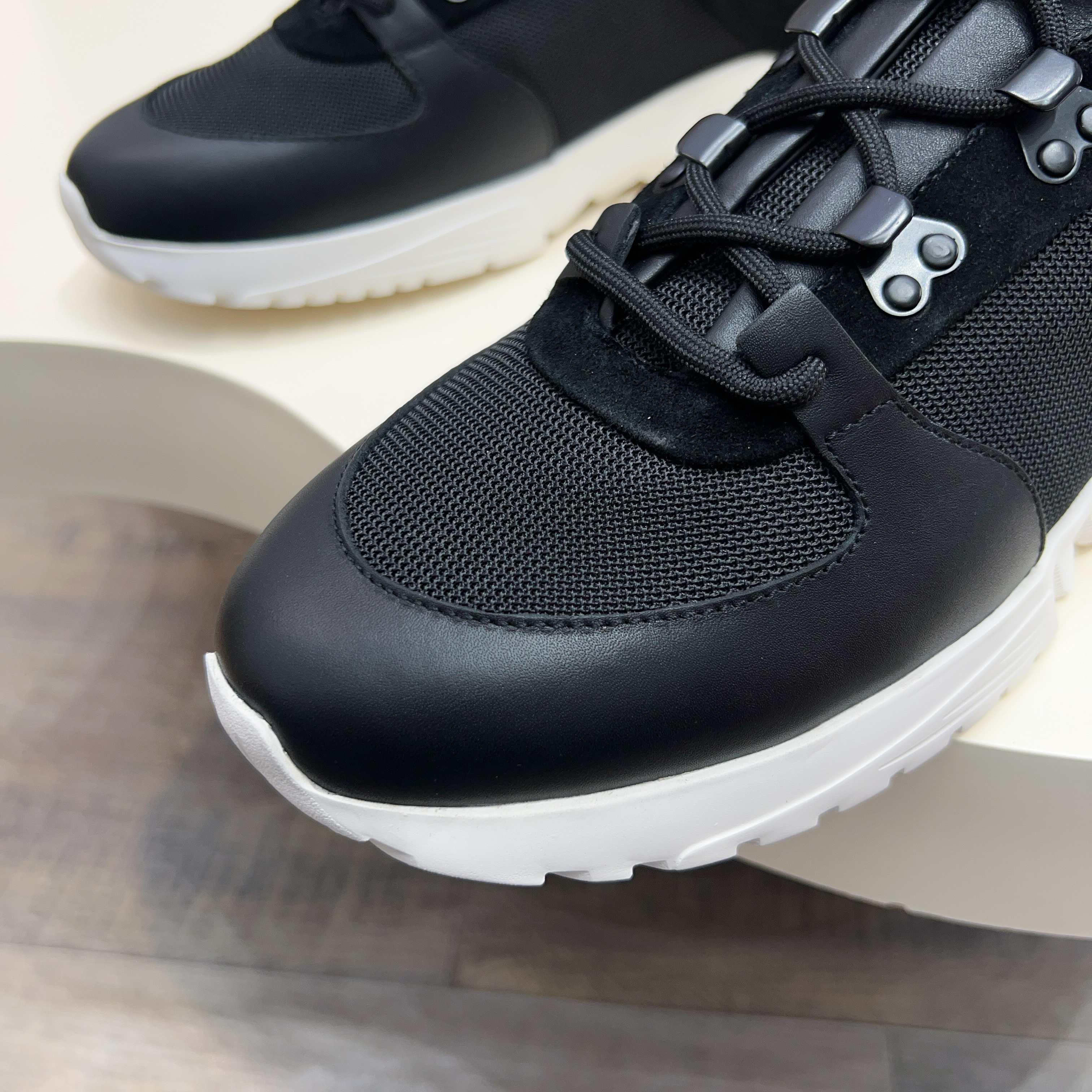 Giorgio Armani Men's Leather Sneakers - Italian Luxury, Comfort Fit 9 a1745154481827 0531