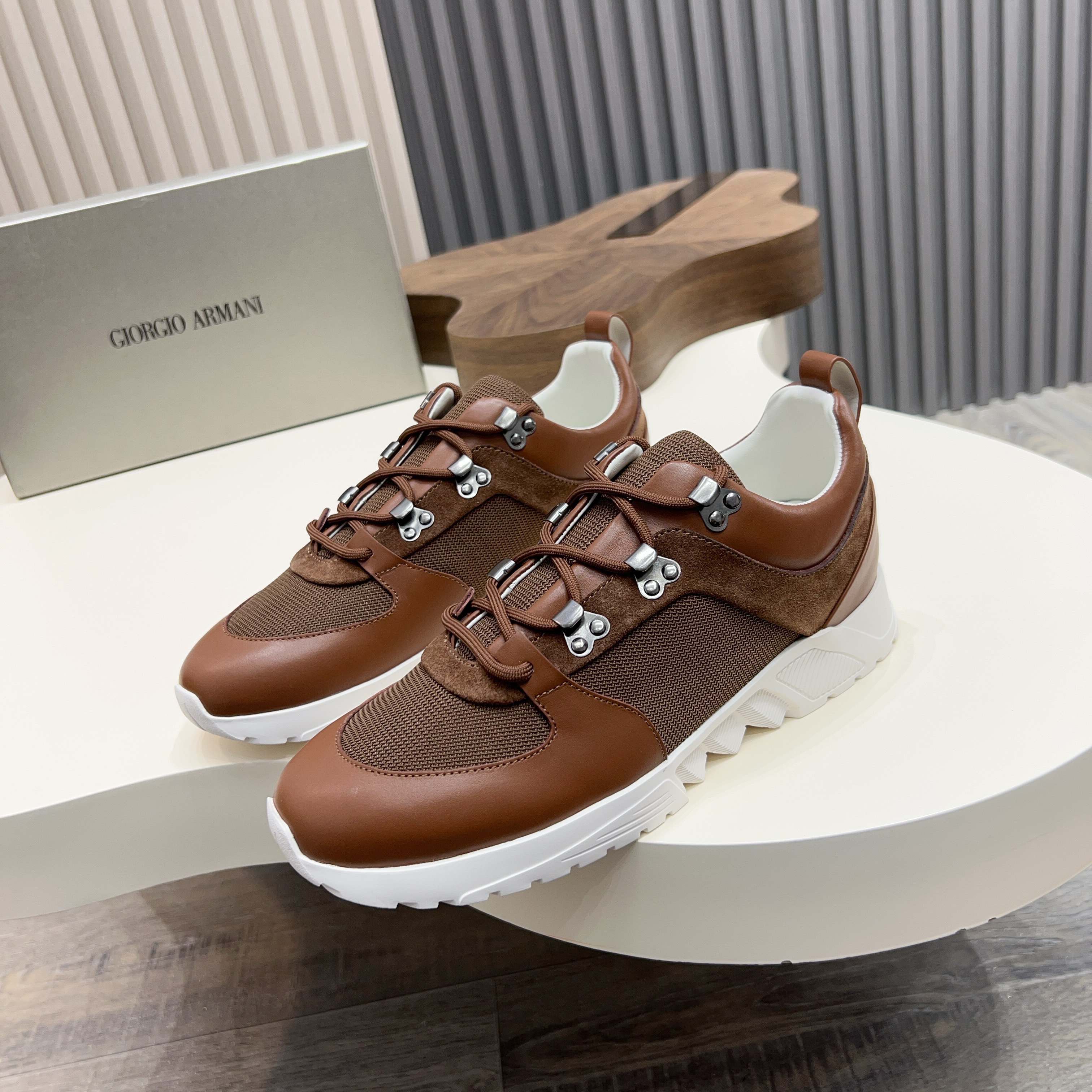 Giorgio Armani Men's Leather Sneakers Classic M-Shape Design 1 Giorgio Armani Men's Leather Sneakers Classic M-Shape Design