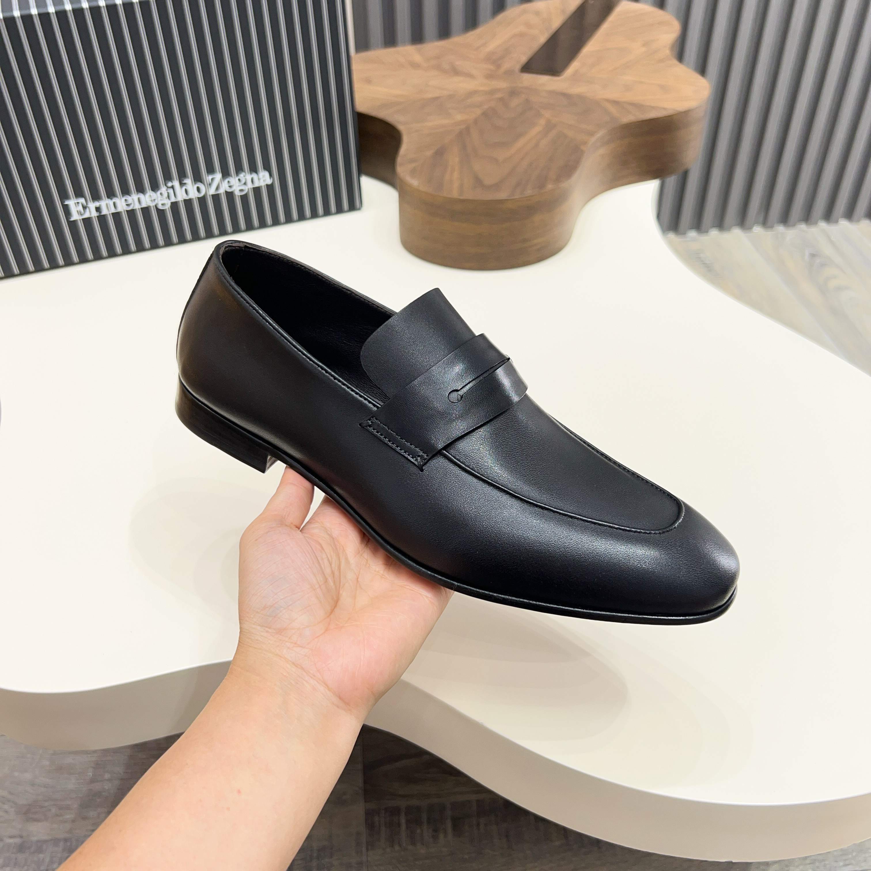 p410 Zegna New Updated Zeg-L'Asola Loafer FlatLos detalles de ojales a medida del modelo L'Asola se 
