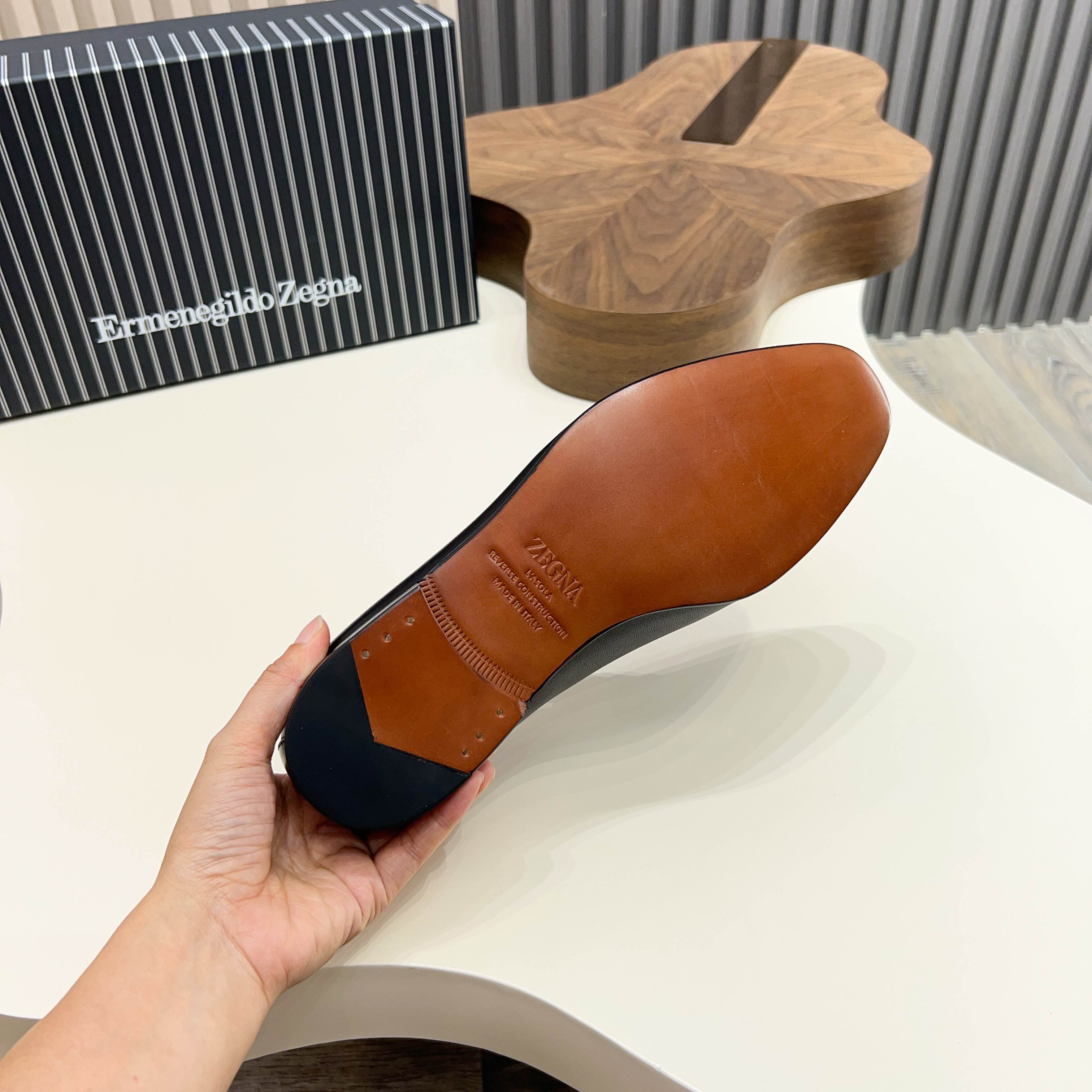 p410 Zegna New Updated Zeg-L'Asola Loafer FlatLos detalles de ojales a medida del modelo L'Asola se 