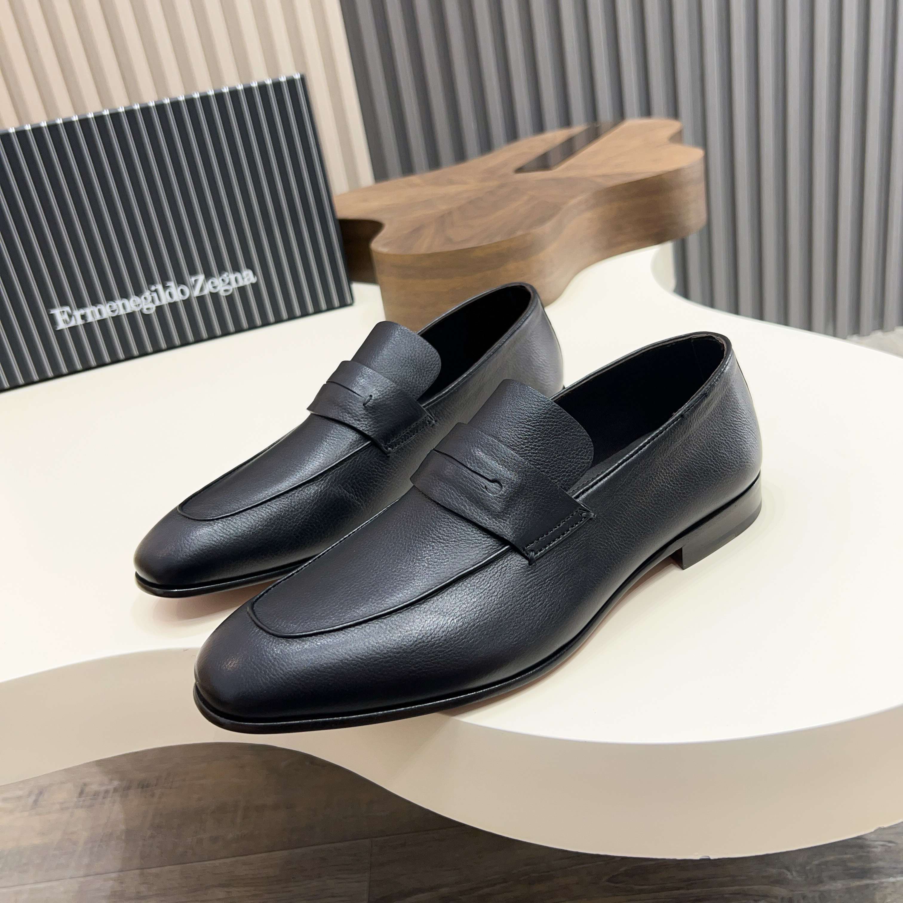 p410 Zegna New Updated Zeg-L'Asola Loafer FlatLos detalles de ojales a medida del modelo L'Asola se 