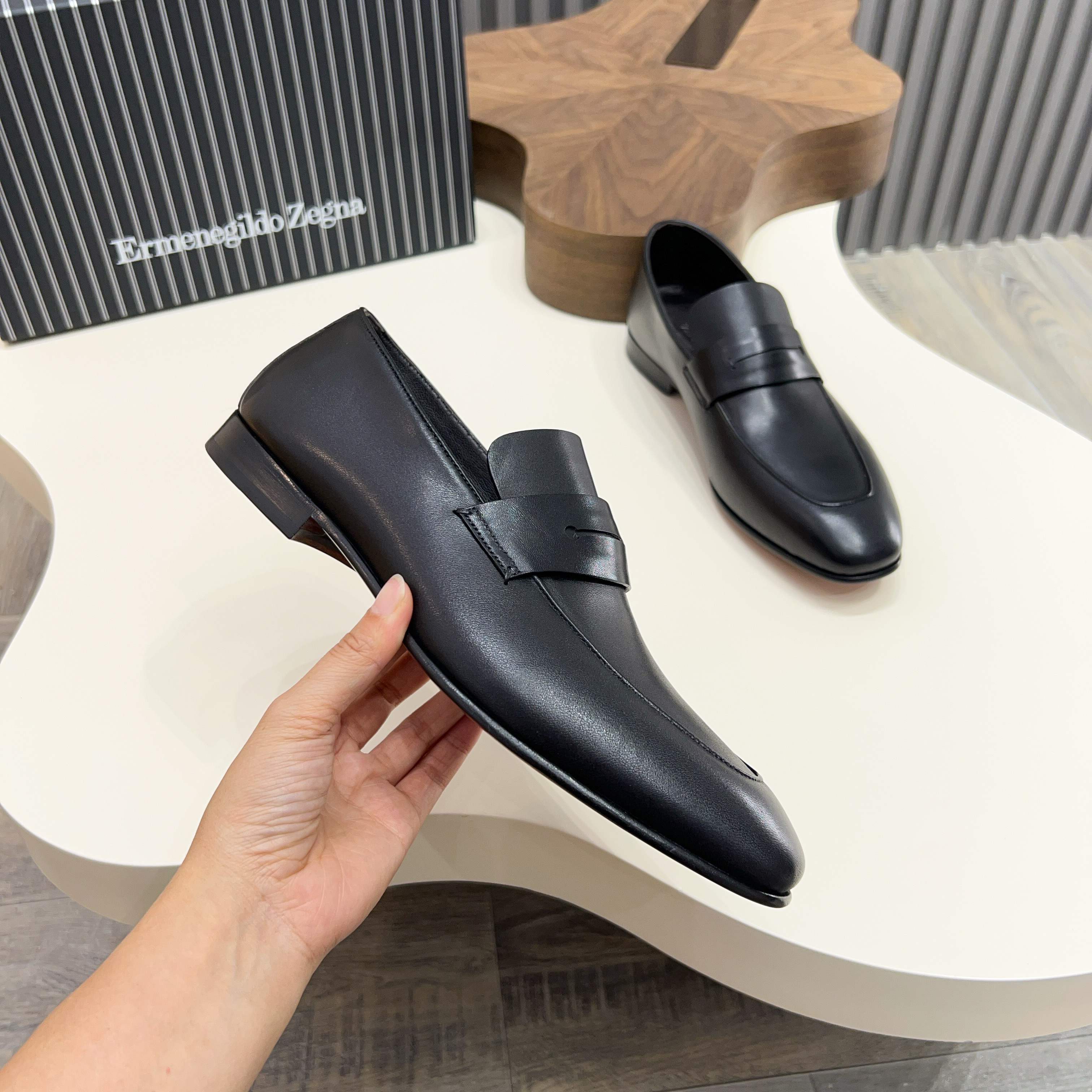 p410 Zegna New Updated Zeg-L'Asola Loafer FlatLos detalles de ojales a medida del modelo L'Asola se 