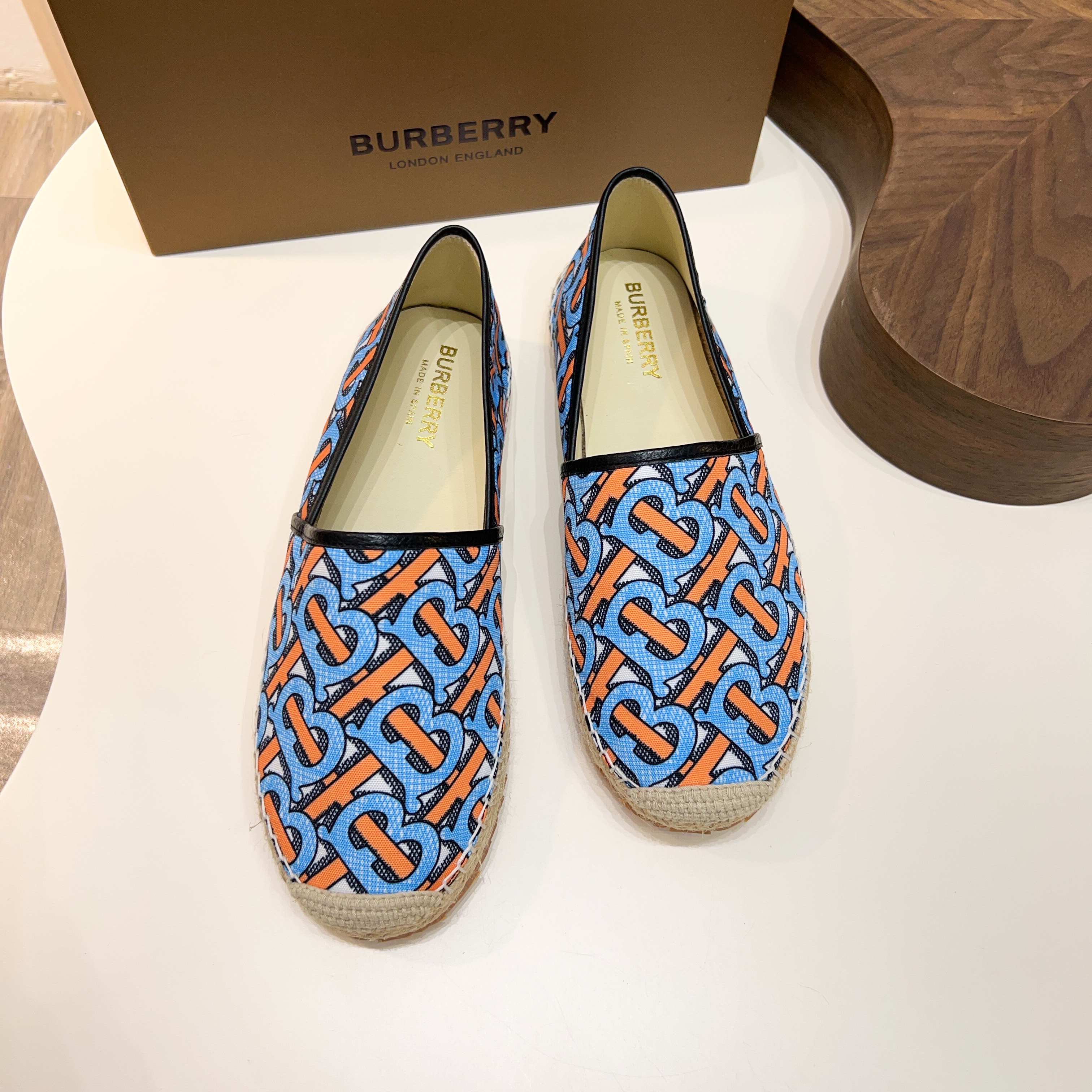 Zapatillas Burberry Canvas Check One-Step para hombre! La parte superior sigue siendo el clásico dis