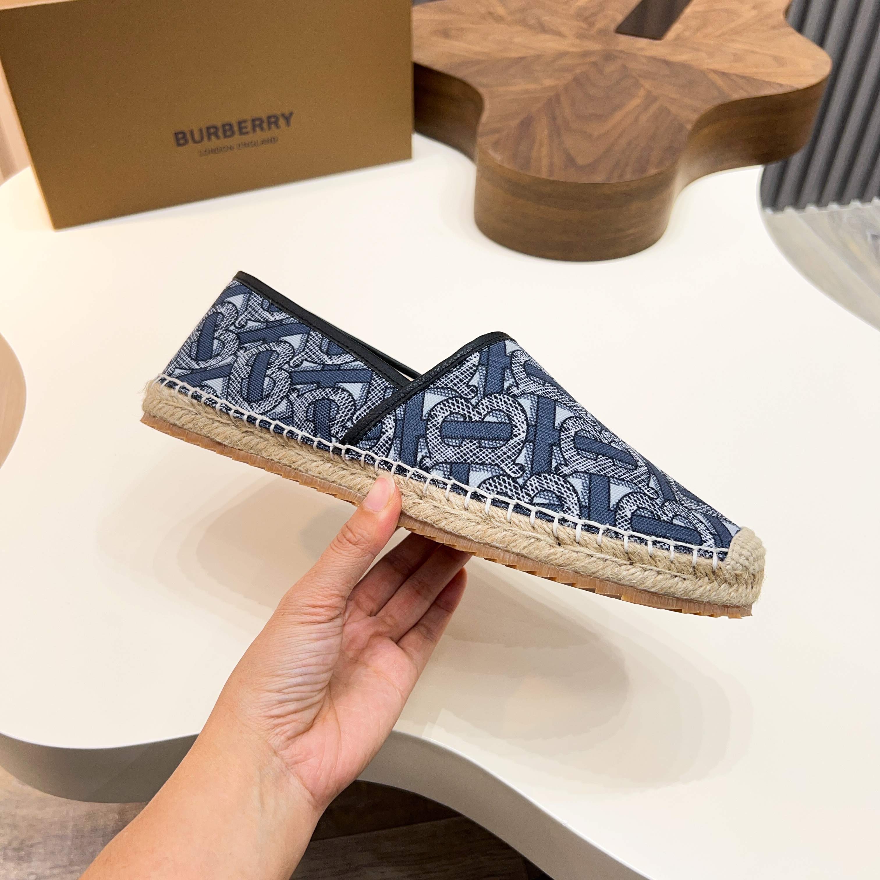 Zapatillas Burberry Canvas Check One-Step para hombre! La parte superior sigue siendo el clásico dis