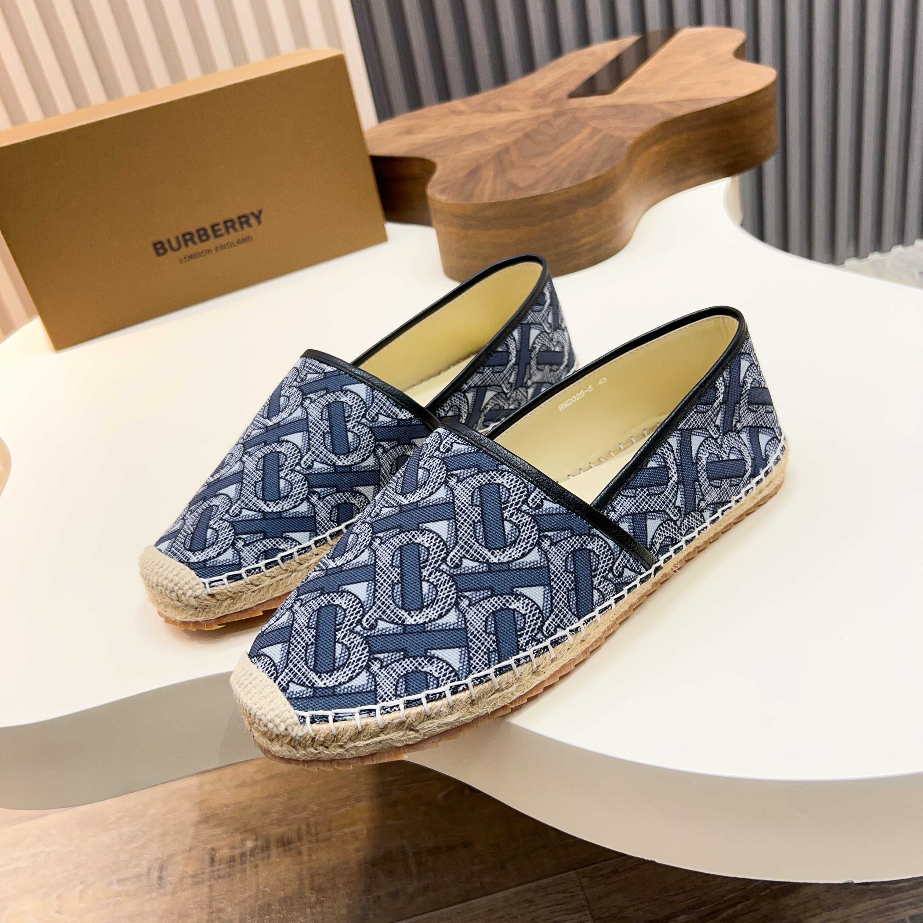 Zapatillas Burberry Canvas Check One-Step para hombre! La parte superior sigue siendo el clásico dis