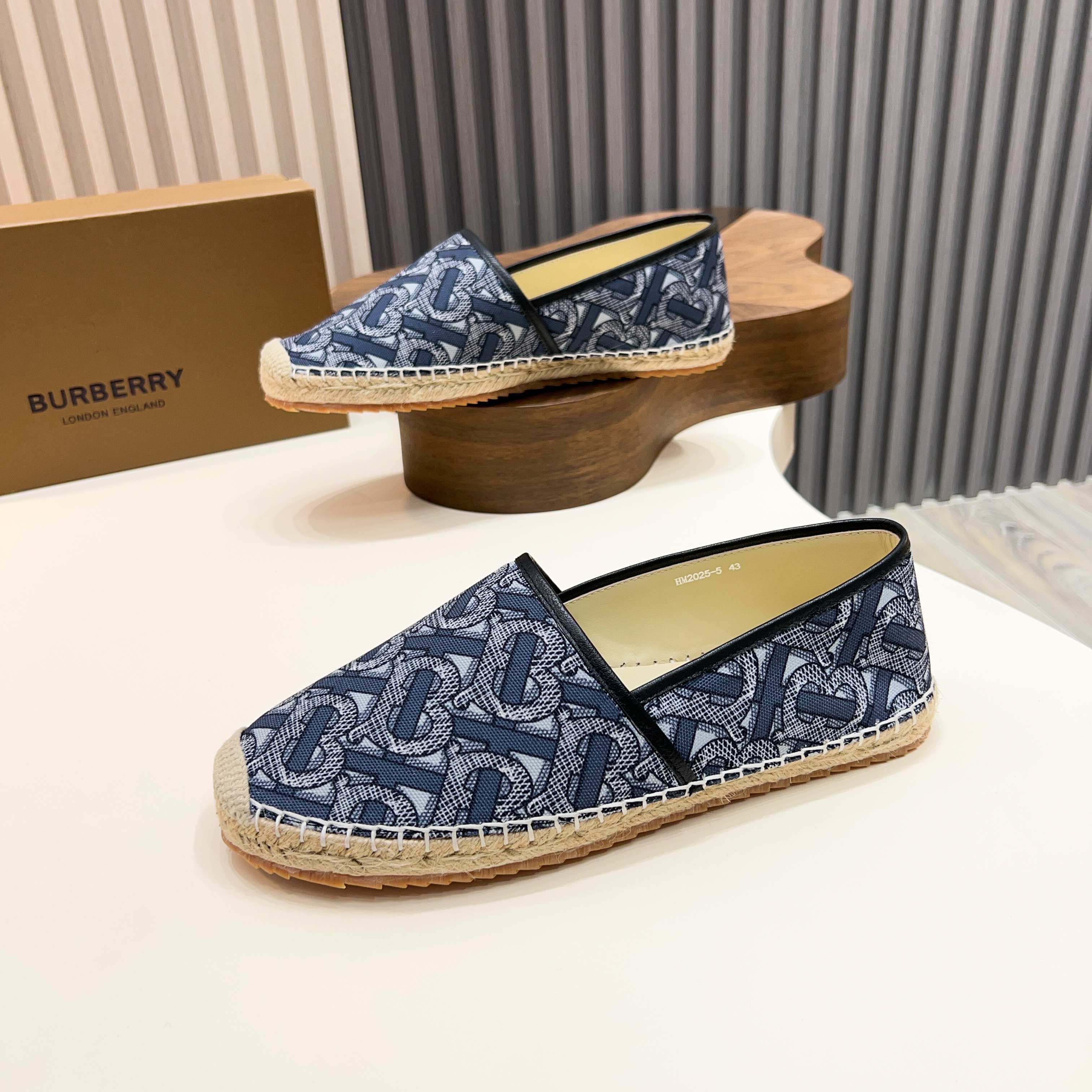Zapatillas Burberry Canvas Check One-Step para hombre! La parte superior sigue siendo el clásico dis