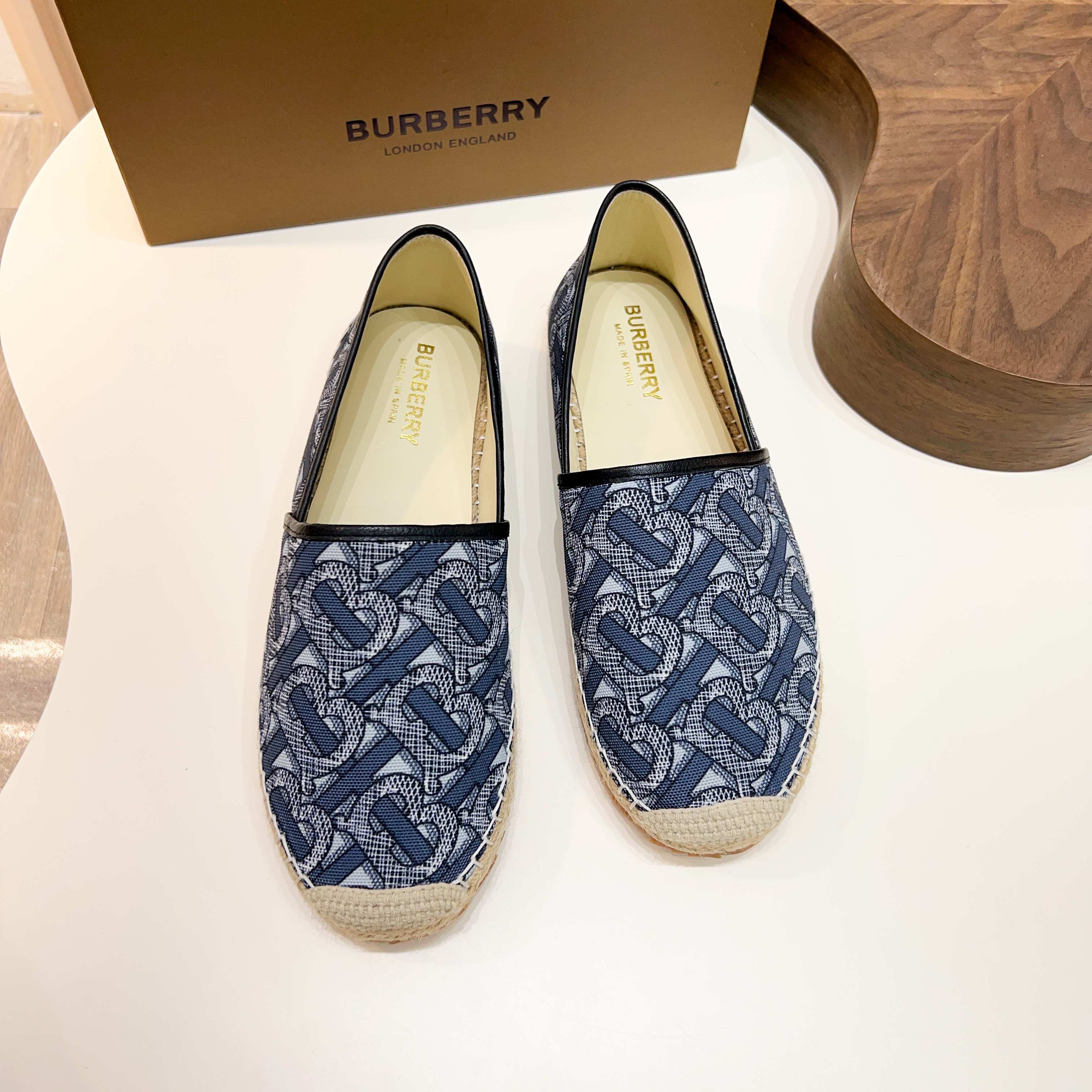 Zapatillas Burberry Canvas Check One-Step para hombre! La parte superior sigue siendo el clásico dis