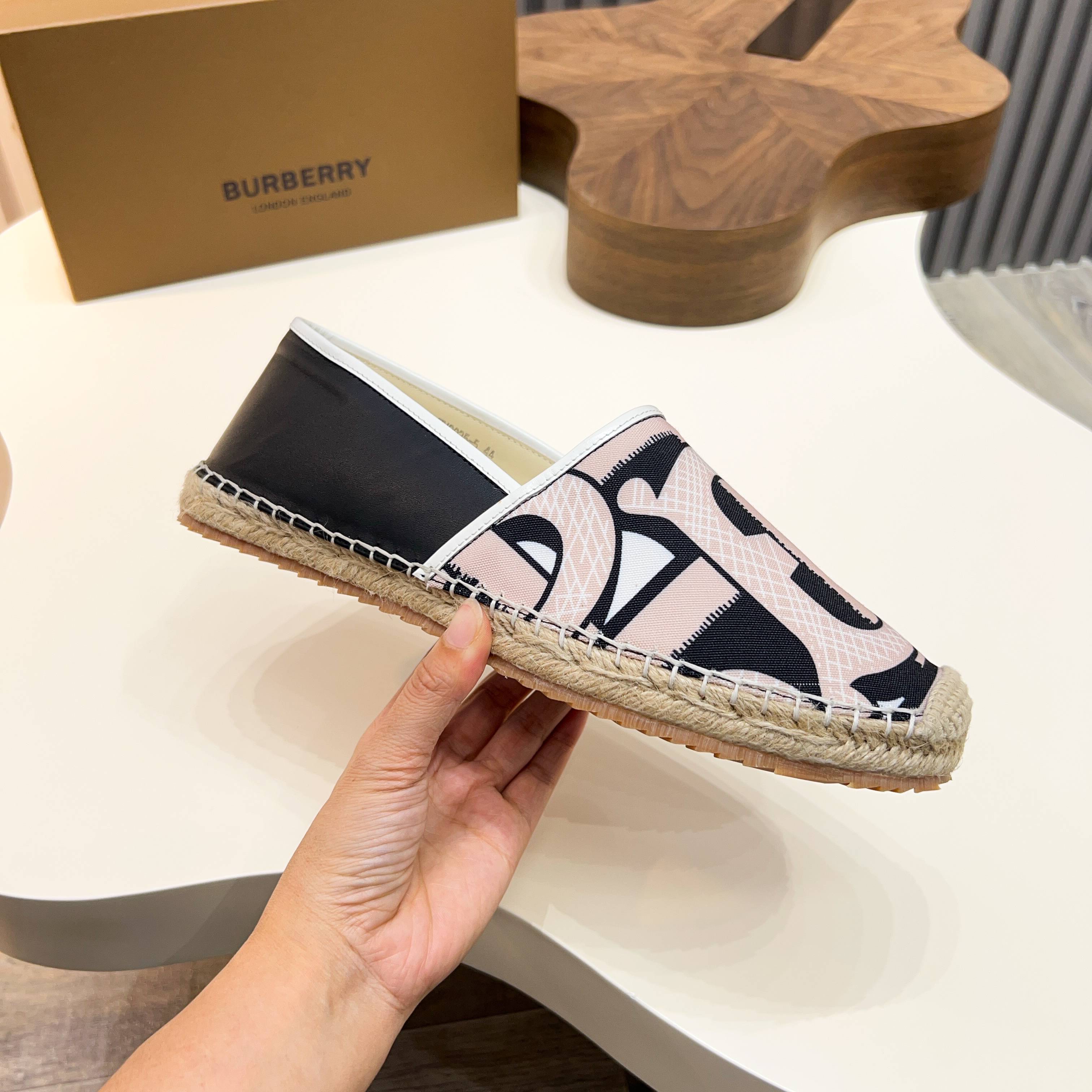 Zapatillas Burberry Canvas Check One-Step para hombre! La parte superior sigue siendo el clásico dis