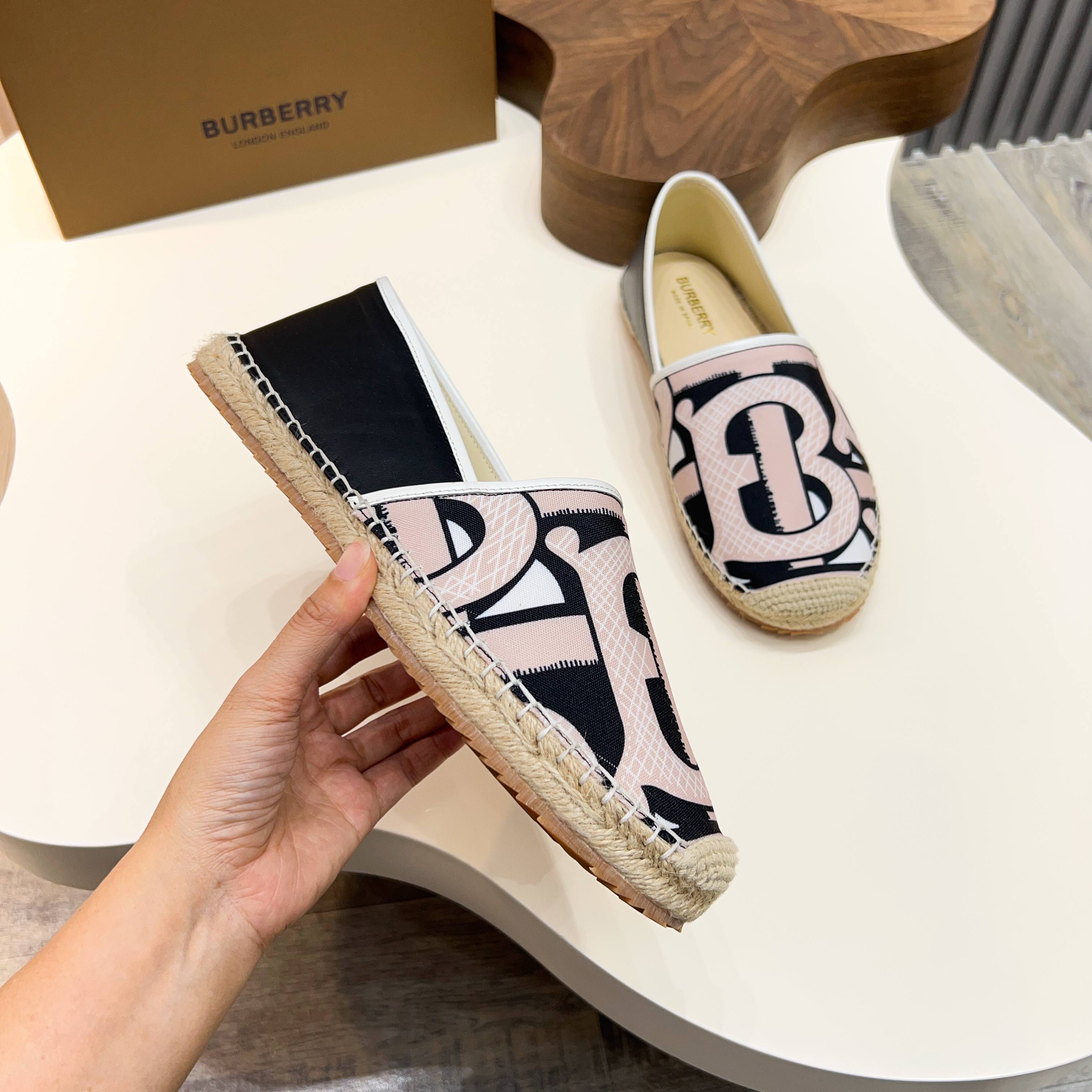 Zapatillas Burberry Canvas Check One-Step para hombre! La parte superior sigue siendo el clásico dis