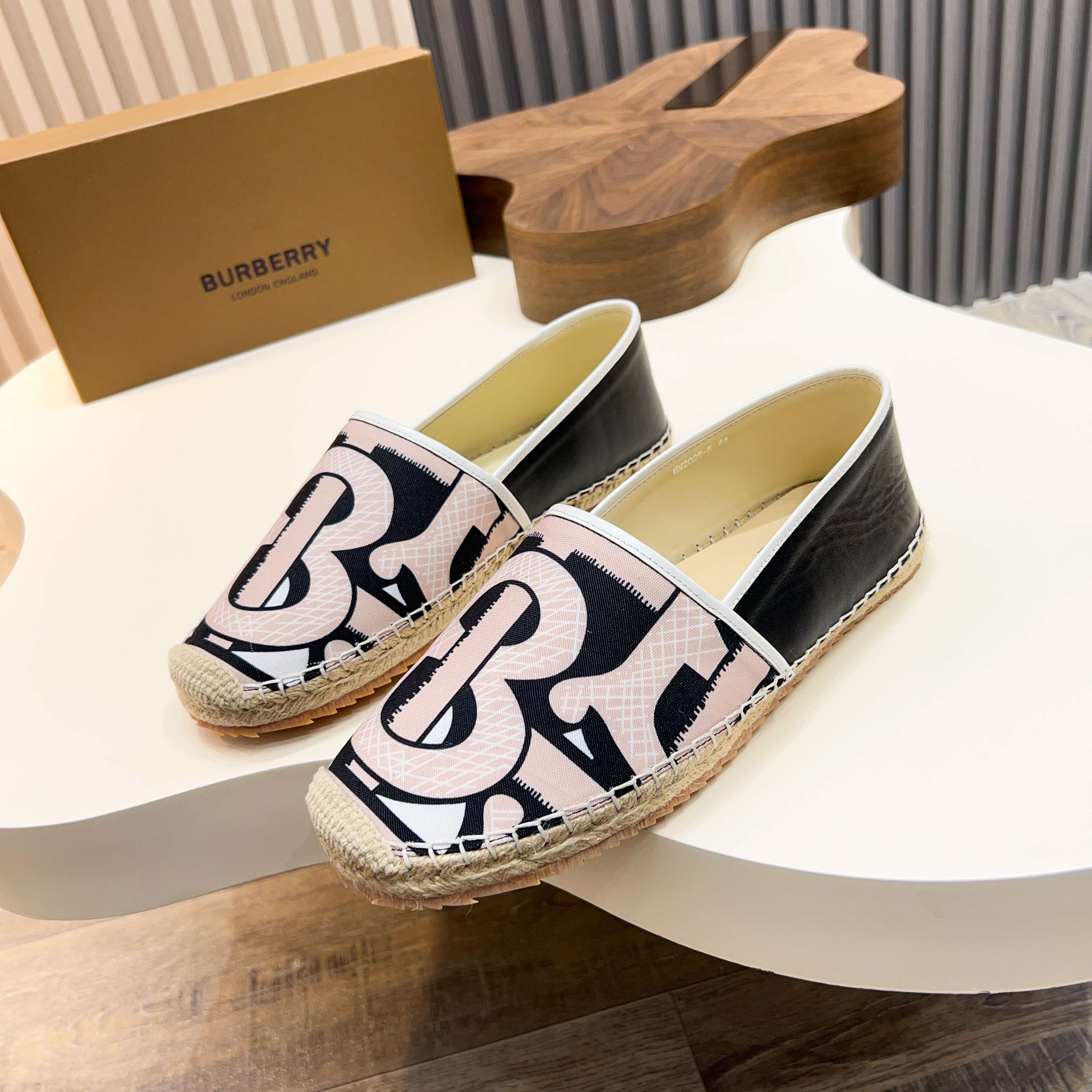 Zapatillas Burberry Canvas Check One-Step para hombre! La parte superior sigue siendo el clásico dis