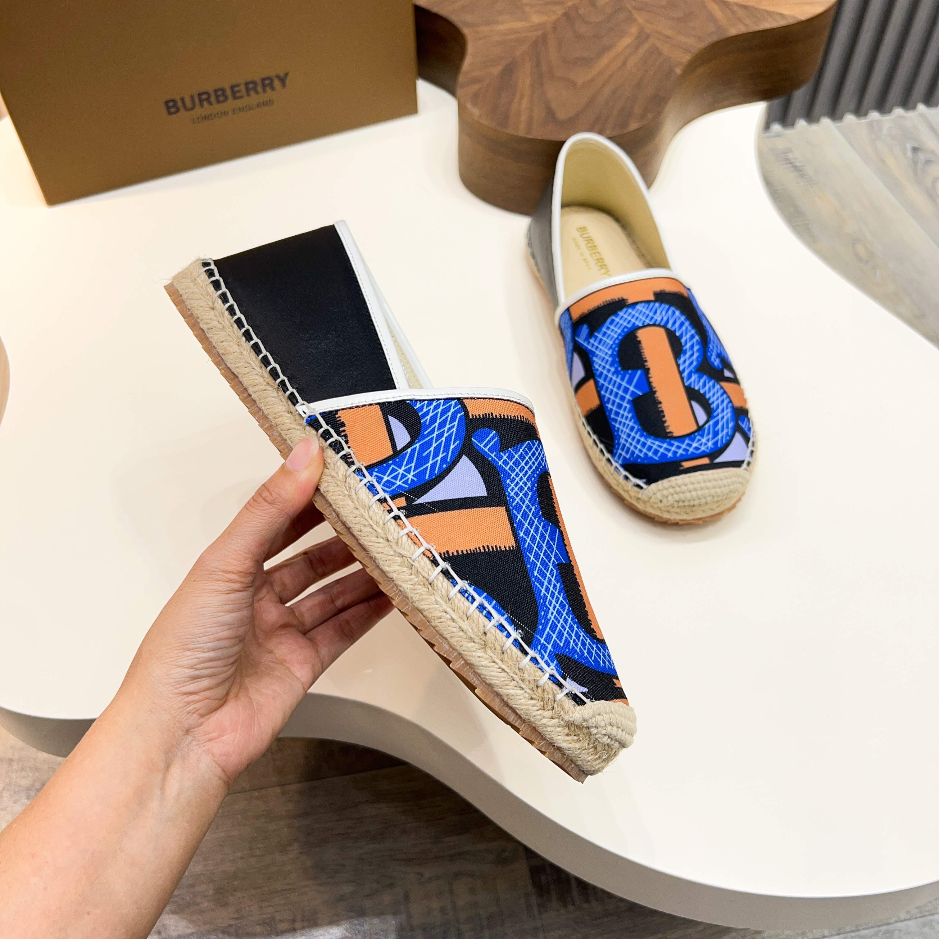 Zapatillas Burberry Canvas Check One-Step para hombre! La parte superior sigue siendo el clásico dis