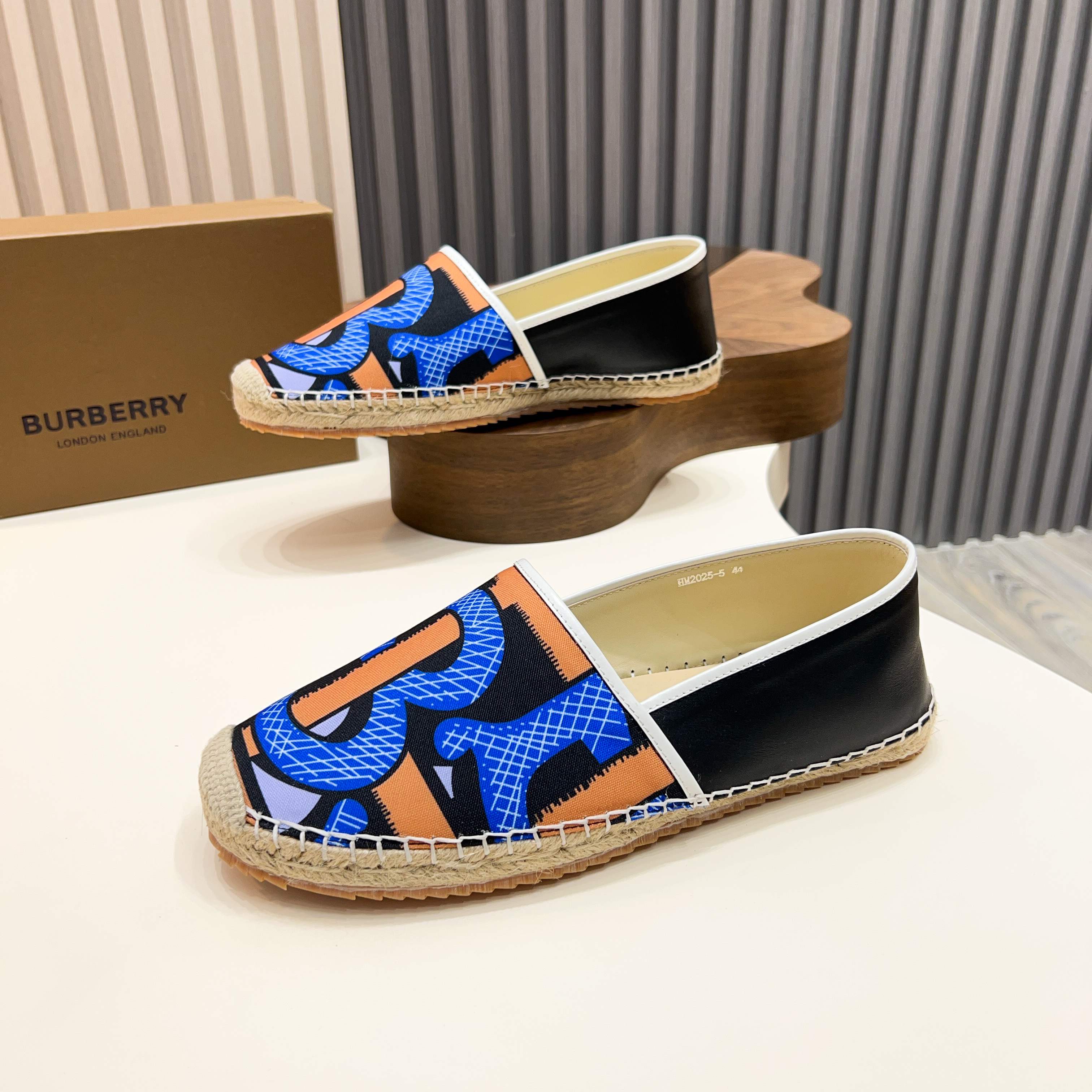 Zapatillas Burberry Canvas Check One-Step para hombre! La parte superior sigue siendo el clásico dis