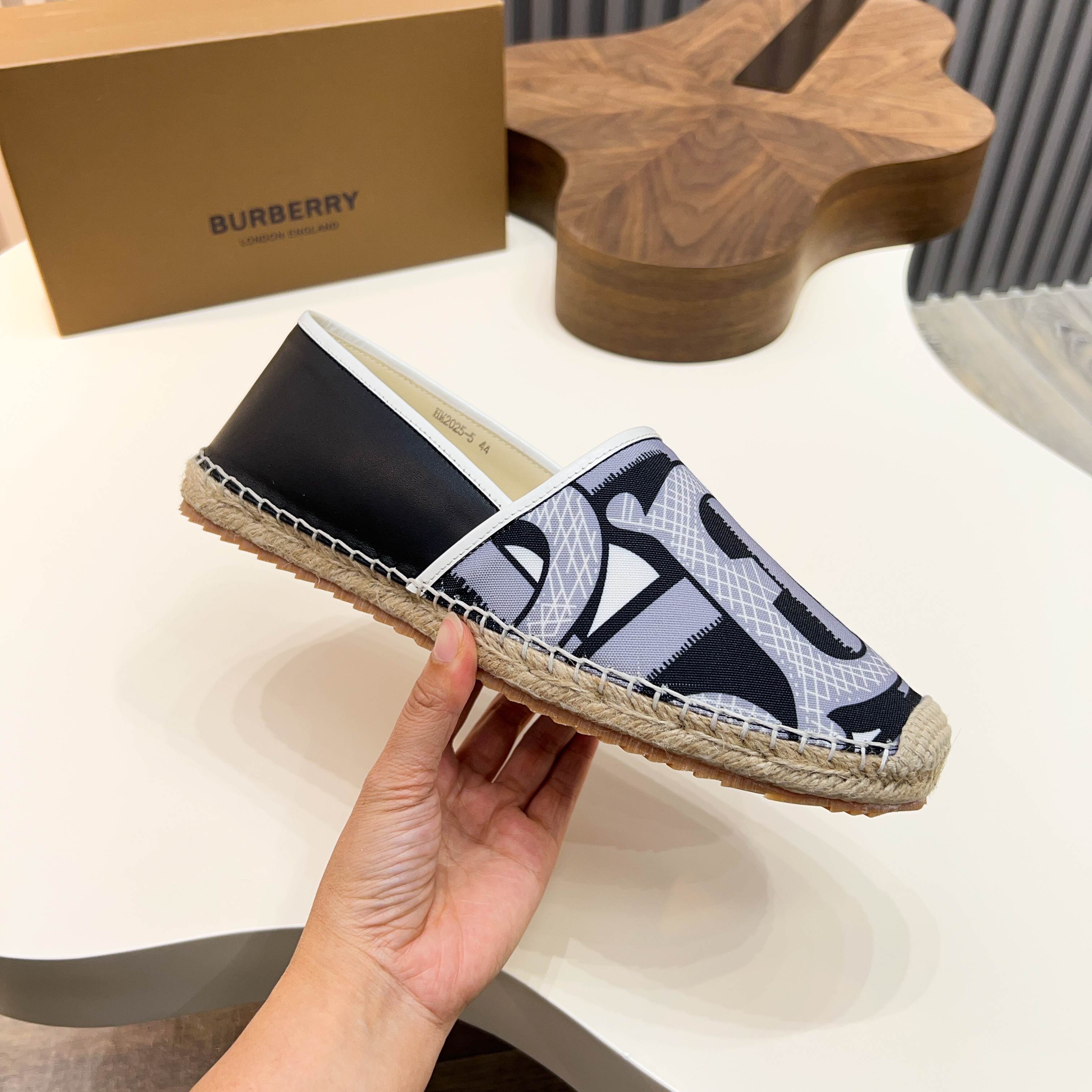 Zapatillas Burberry Canvas Check One-Step para hombre! La parte superior sigue siendo el clásico dis