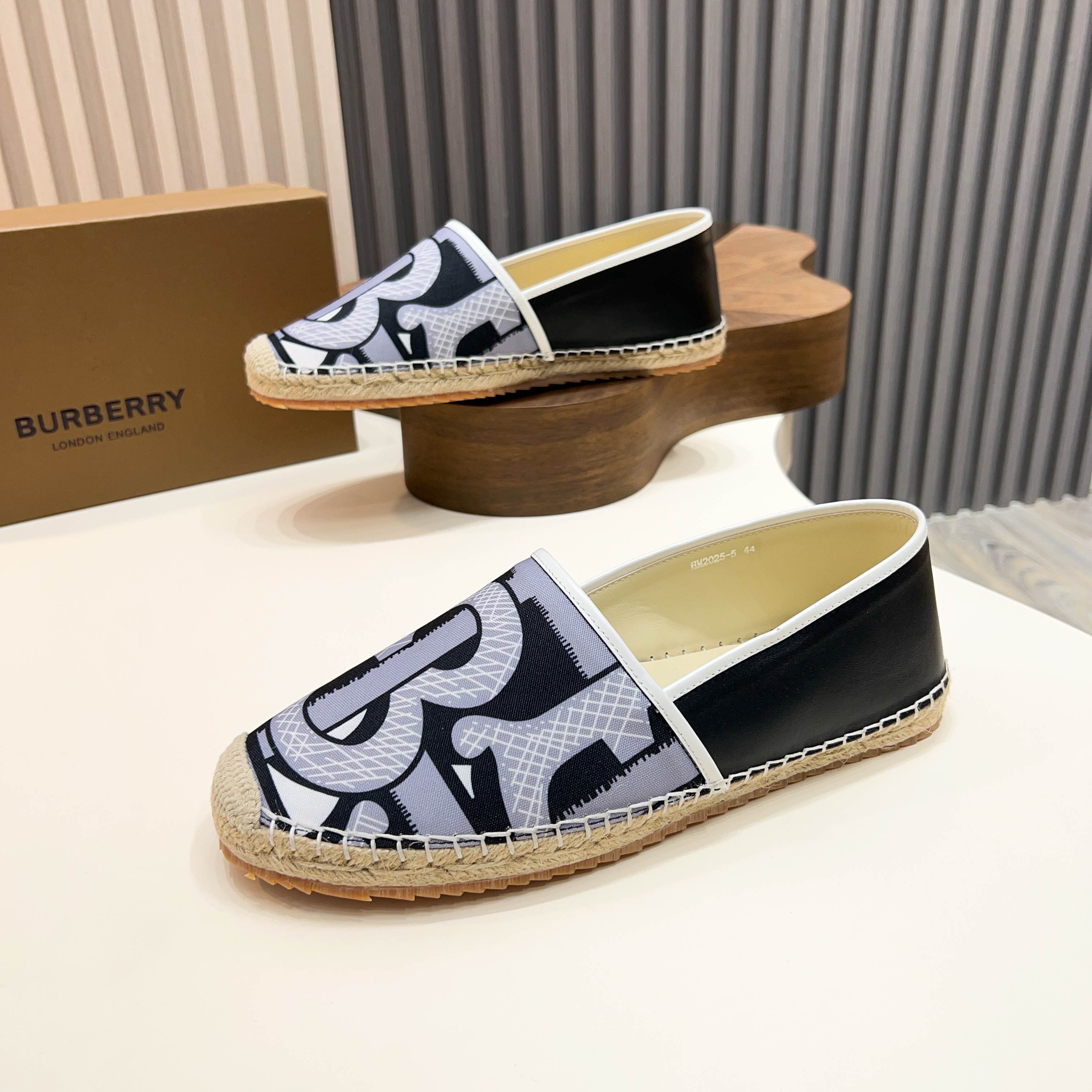 Zapatillas Burberry Canvas Check One-Step para hombre! La parte superior sigue siendo el clásico dis