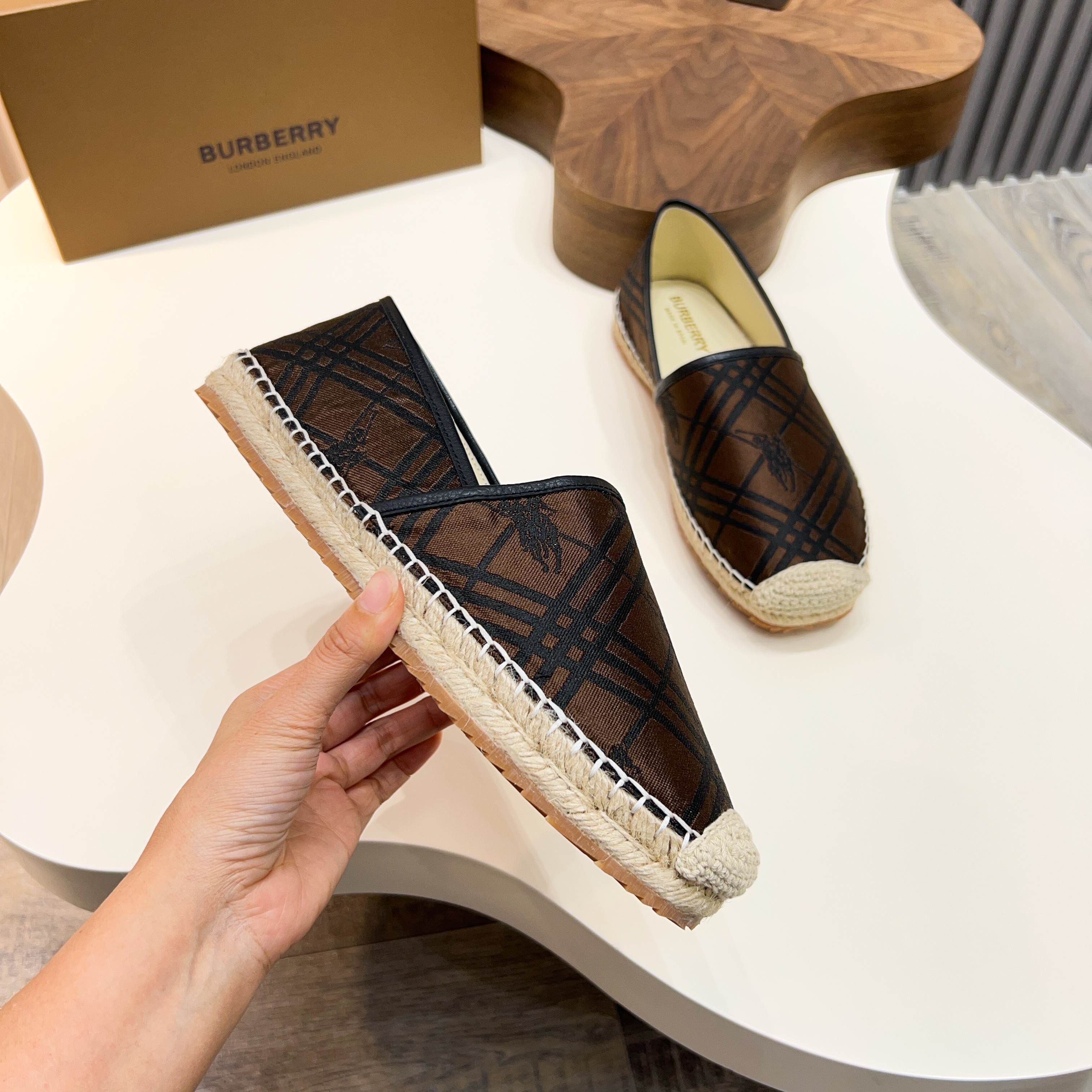 Zapatillas Burberry Canvas Check One-Step para hombre! La parte superior sigue siendo el clásico dis