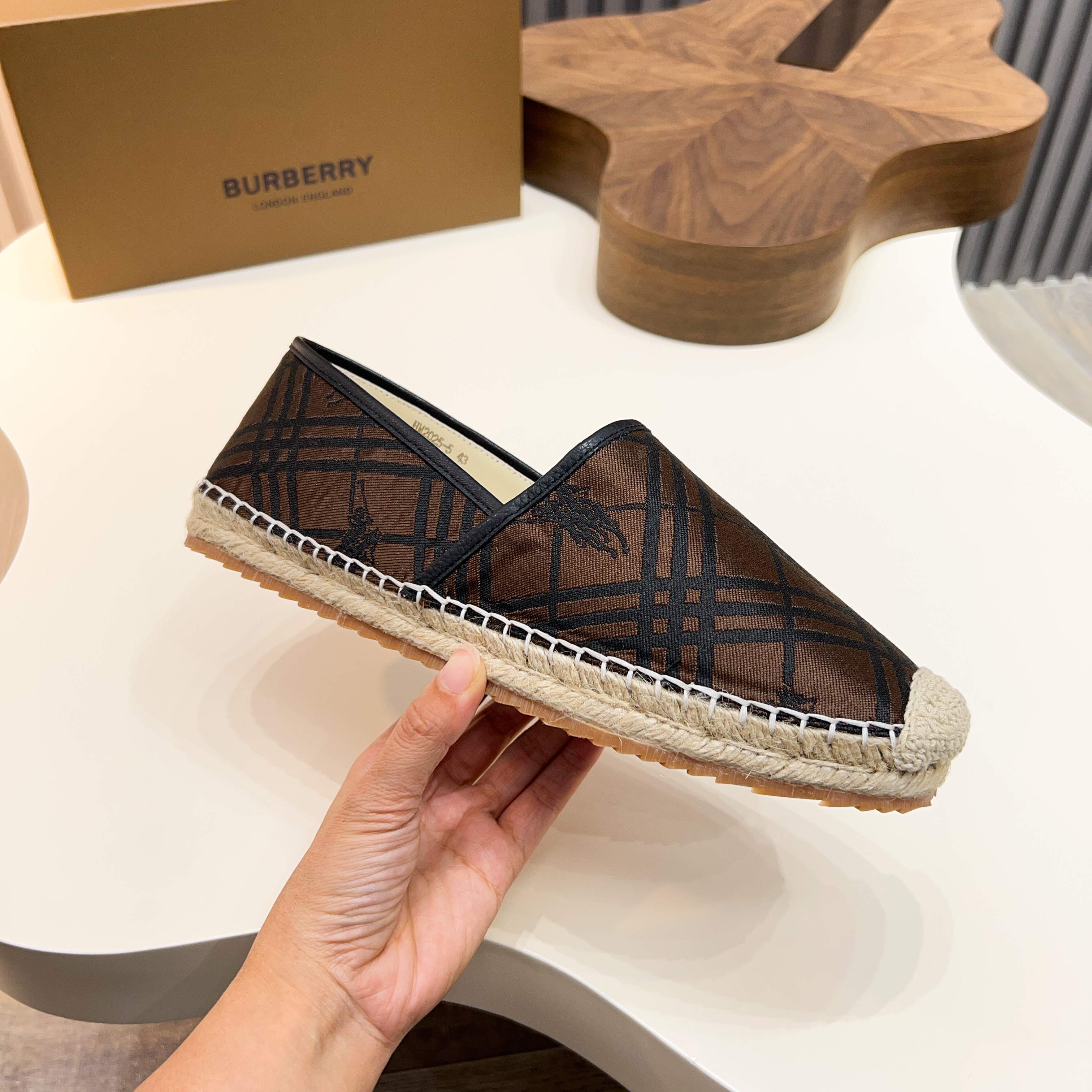 Zapatillas Burberry Canvas Check One-Step para hombre! La parte superior sigue siendo el clásico dis
