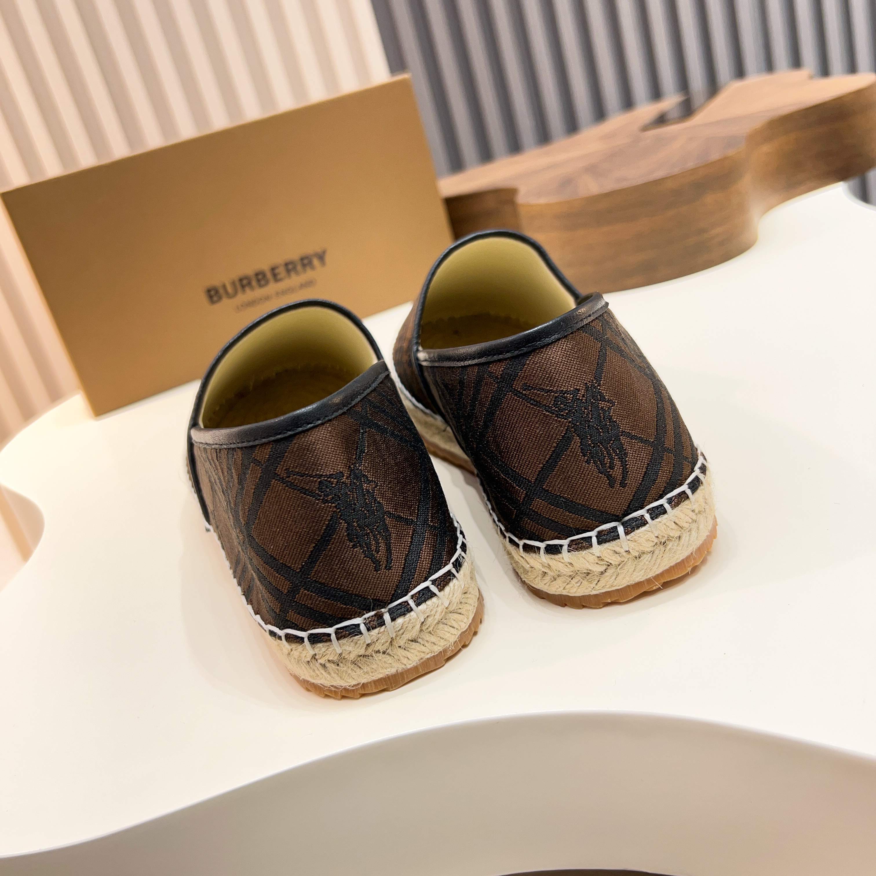 Zapatillas Burberry Canvas Check One-Step para hombre! La parte superior sigue siendo el clásico dis