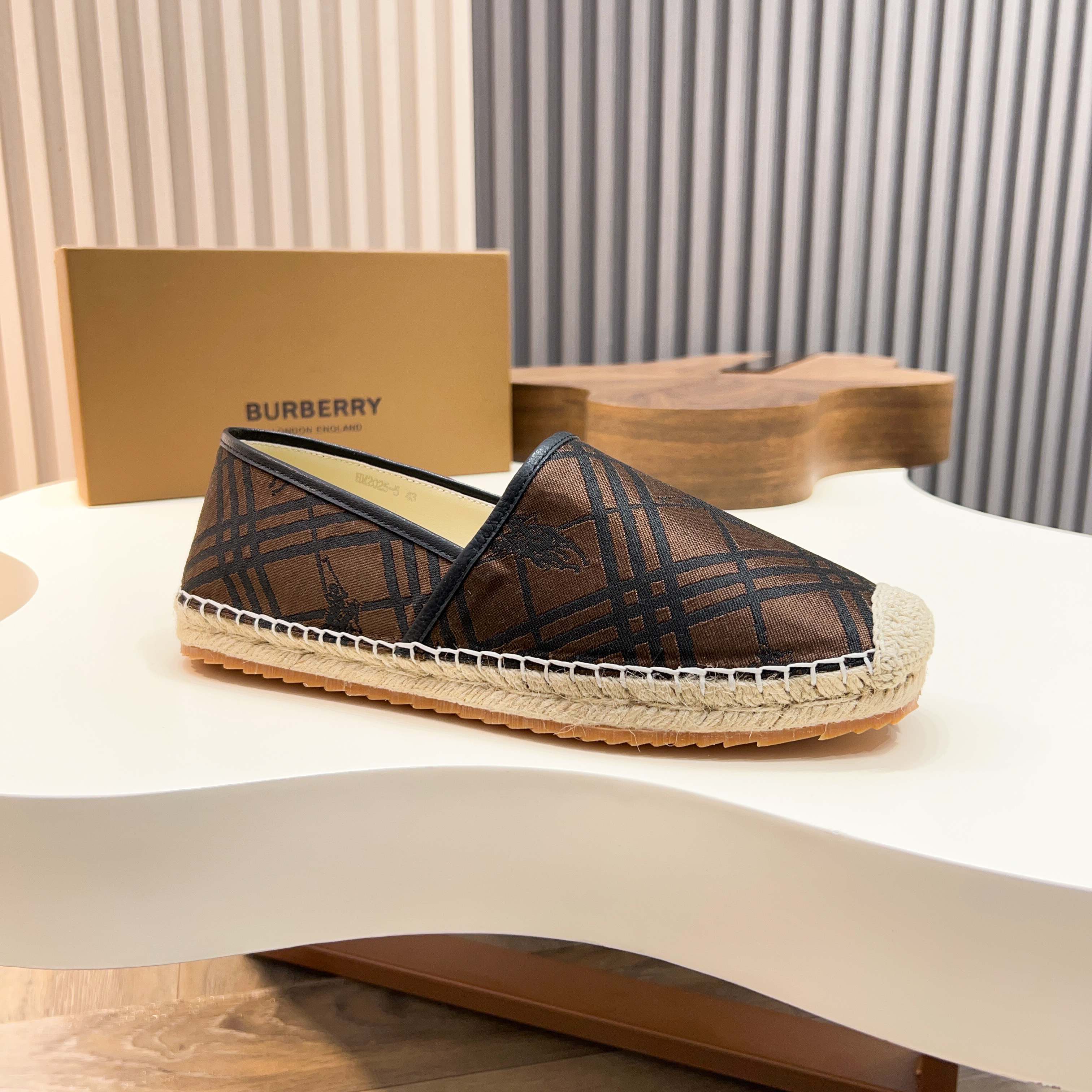 Zapatillas Burberry Canvas Check One-Step para hombre! La parte superior sigue siendo el clásico dis