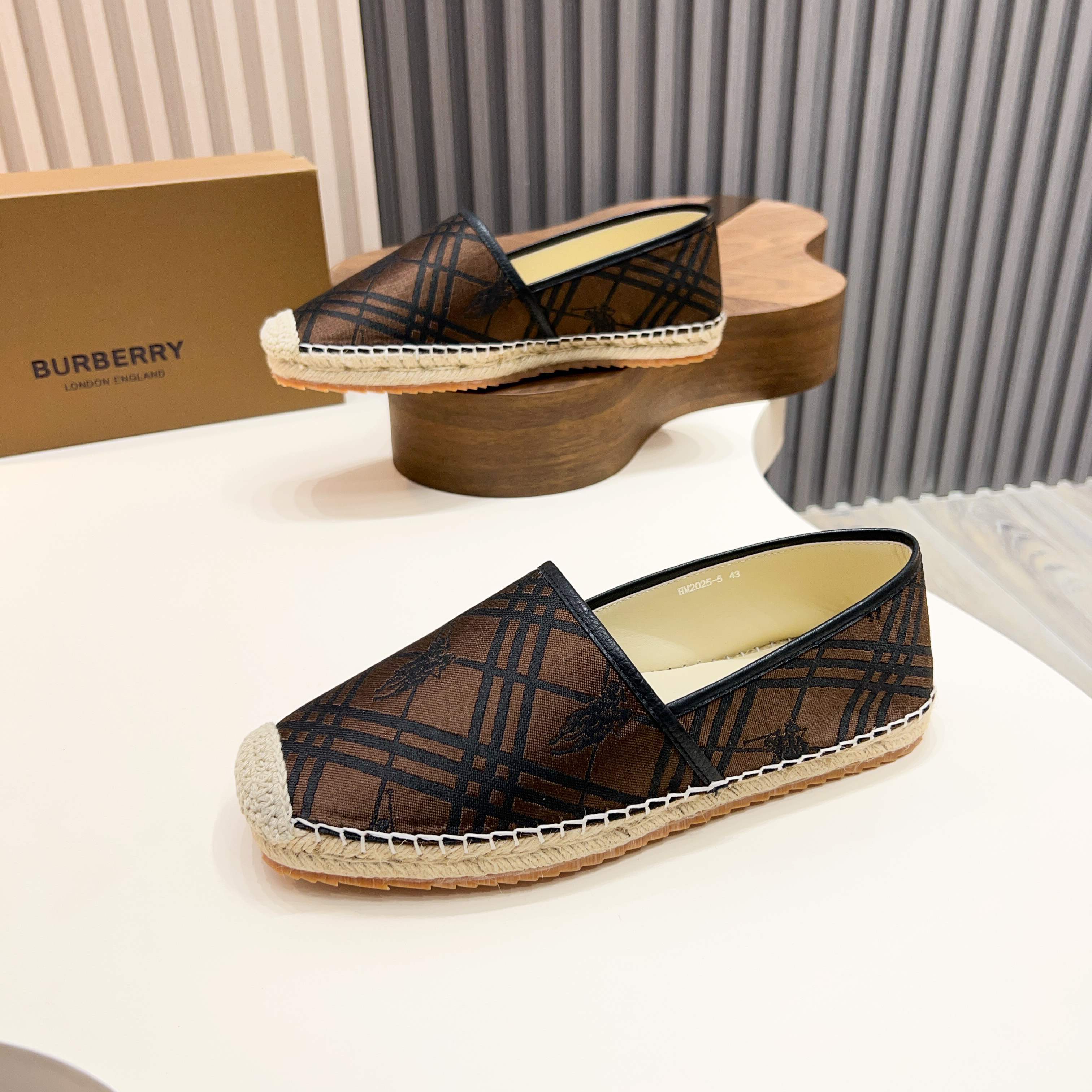 Zapatillas Burberry Canvas Check One-Step para hombre! La parte superior sigue siendo el clásico dis