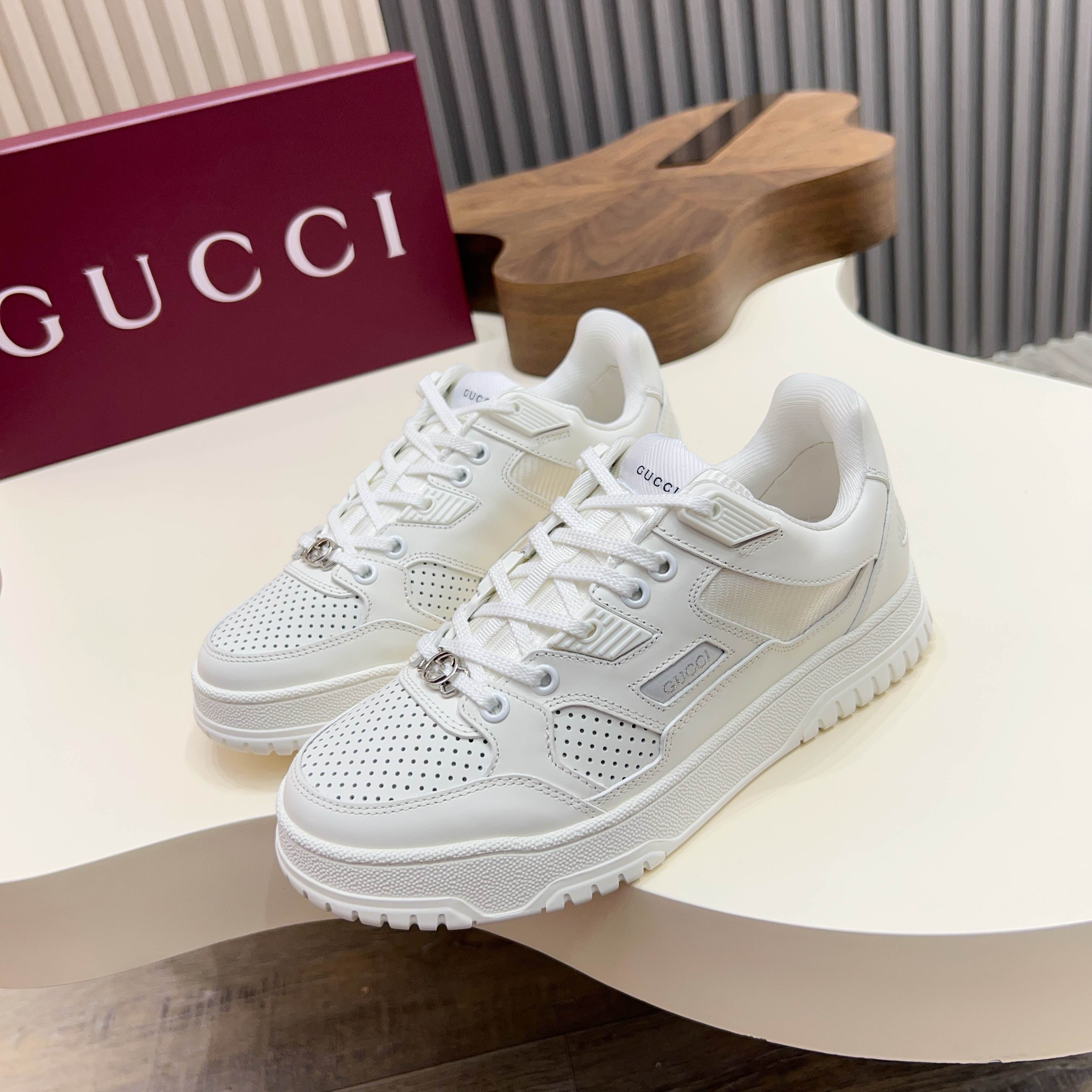 NO:639627,[Gucci] Gucci - high-end quality original order - upper Napa calfskin, pebbled calfskin, official website pattern brand totem - lining water-dyed cowhide - outsole ultra-light TPU·rubber; two-color molded outsole - ultra-high quality control·fine workmanship highlighted (high-end·luxury·grade) -Size 39-44 (38 45 can be customized),,gucci,gucci,cowhide19860909【Gucci】古驰 -高端品质 原单 -鞋面纳帕小牛皮、荔纹小牛皮、官网图案品牌图腾 -内里水染牛皮 -大底超轻TPU·橡胶；双色成型大底 -超高品控·做工精细凸显(高端·贵气·档次) -Size 39-44（38 45可订做),,gucci,gucci,cowhide,Men's shoes