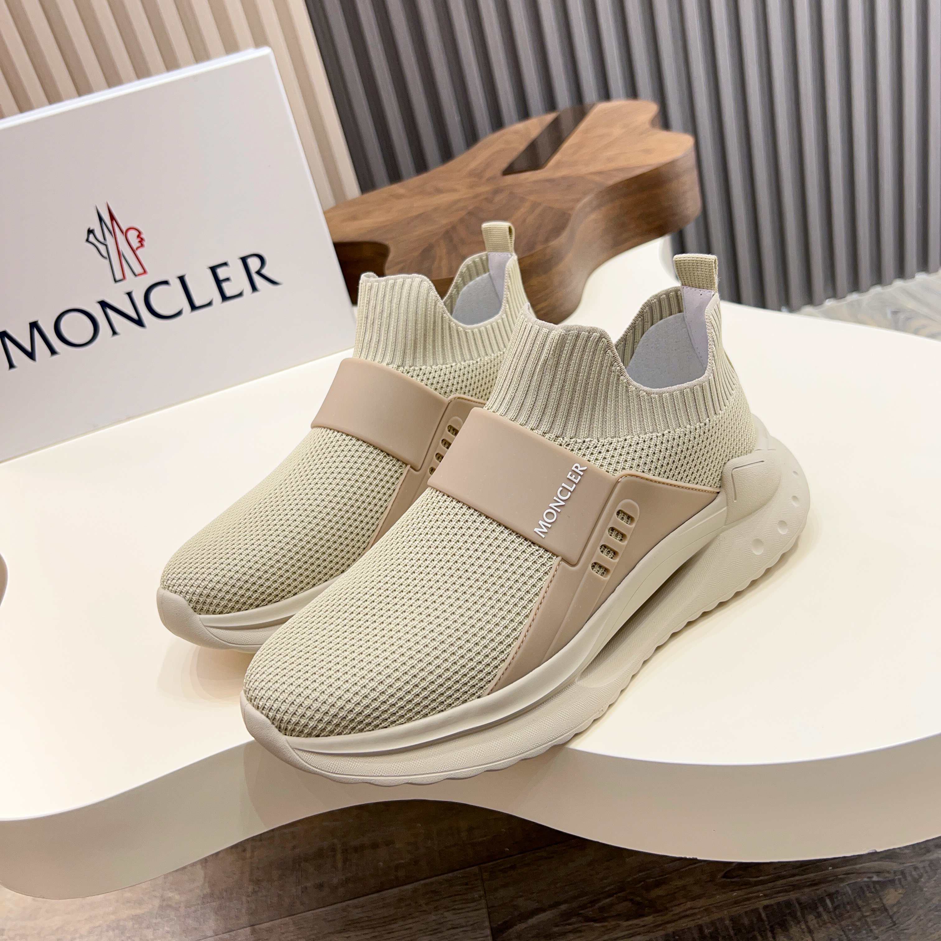 Moncler Heren Slip-On Sneakers - Comfortabel en Stijlvol - Perfect voor Dagelijks Gebruik