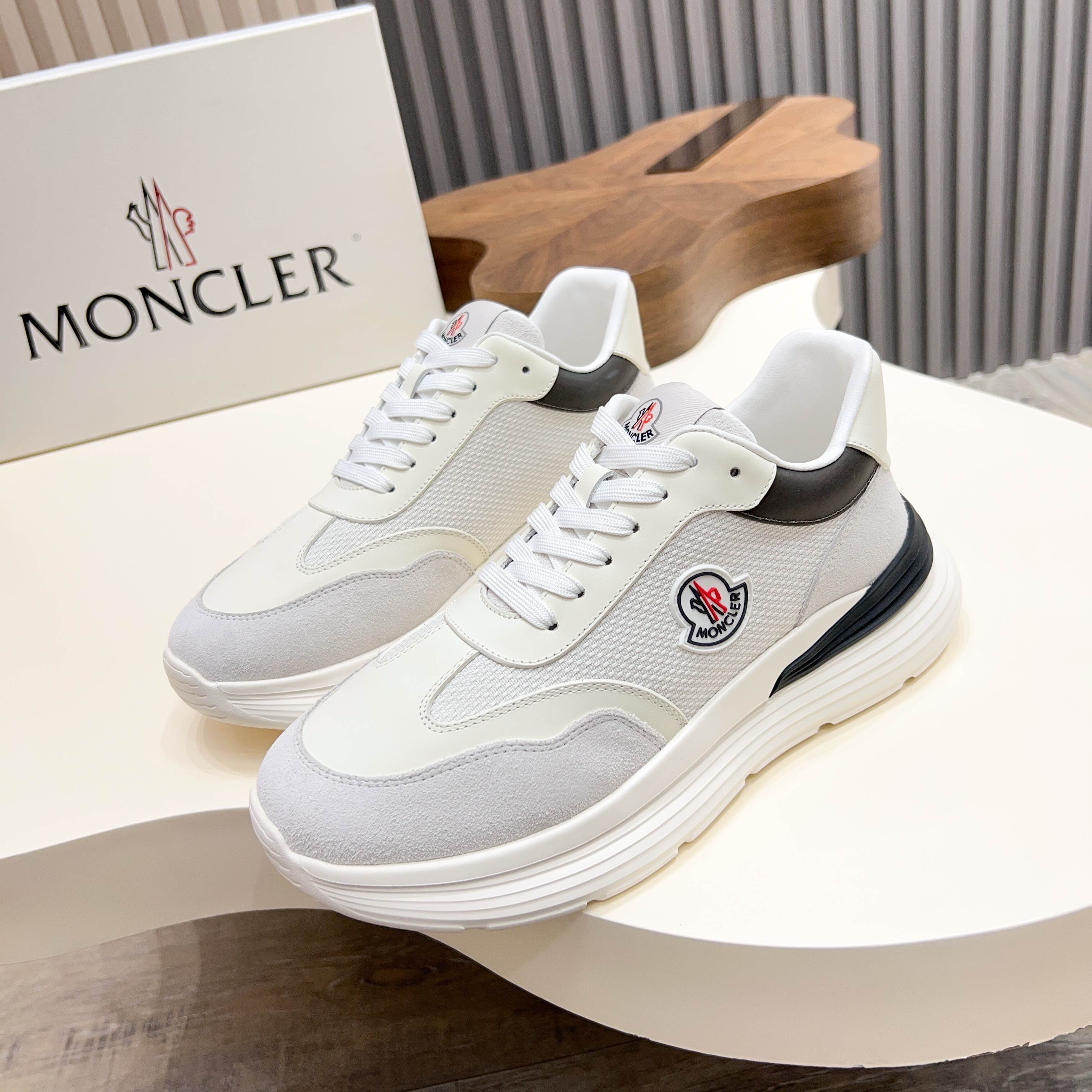 NO:346516,Moncler cover men's shoes and sneakers, imported cowhide surface, neoprene rubber, various materials are spliced ​​together. The upper is designed with shoelaces and rubber inserts, the heel Moncler logo, and the outsole is made of TPU + rubber + high elastic rubber foam combination. It has high elasticity and high wear resistance and improves comfort. It is worth buying whether it is the upper or color design!  Size39-44 (38 45 custom made), Moncler, sneakers, cowhide19860909Moncler蒙口 男鞋运动鞋,进口牛皮面、氯丁橡胶 各种材质拼接打造,鞋面采用鞋带和橡胶嵌件设计,后跟Moncler标志,大底采用TPU+橡胶+高弹橡胶发泡组合成型,具有高弹性高耐磨性,提高舒适性,无论是鞋面还是颜色设计都值得入手！Size39-44（38 45定做）,,Moncler,sneakers,cowhide,Men's shoes